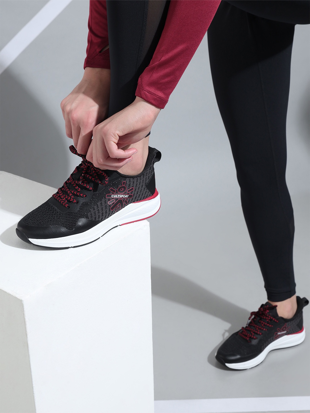 

CULT Women Hustle Flyknit Textile Running Shoes, Black
