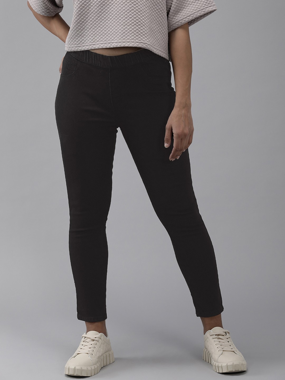 

Roadster Women Skinny Fit Stretchable Jeans, Black