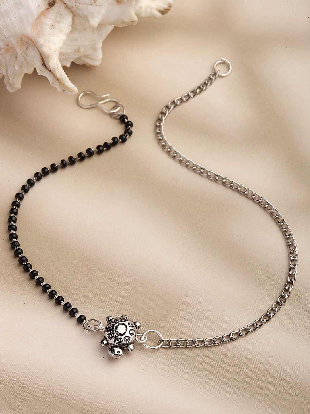 

Panash Oxidised Silver-Toned Black Beads Tortoise Shaped Anklet