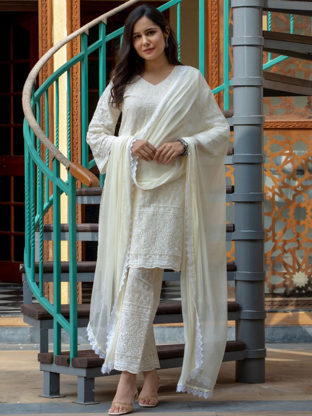 

HOUSE OF JAMOTI Women Ethnic Motifs Embroidered Sequinned Kurti with Trousers & Dupatta, Off white