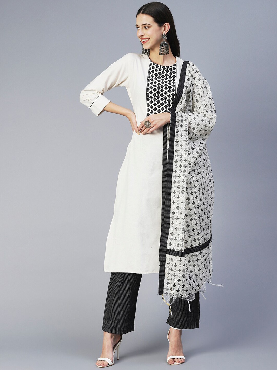 

FASHOR Women Ethnic Motifs Embroidered Kurta With Trousers & Dupatta, Off white