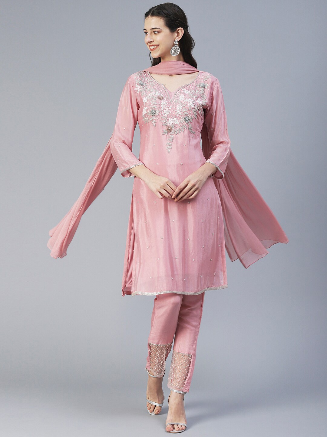 

FASHOR Women Floral Embroidered Zardozi Kurta With Trousers & Dupatta, Pink