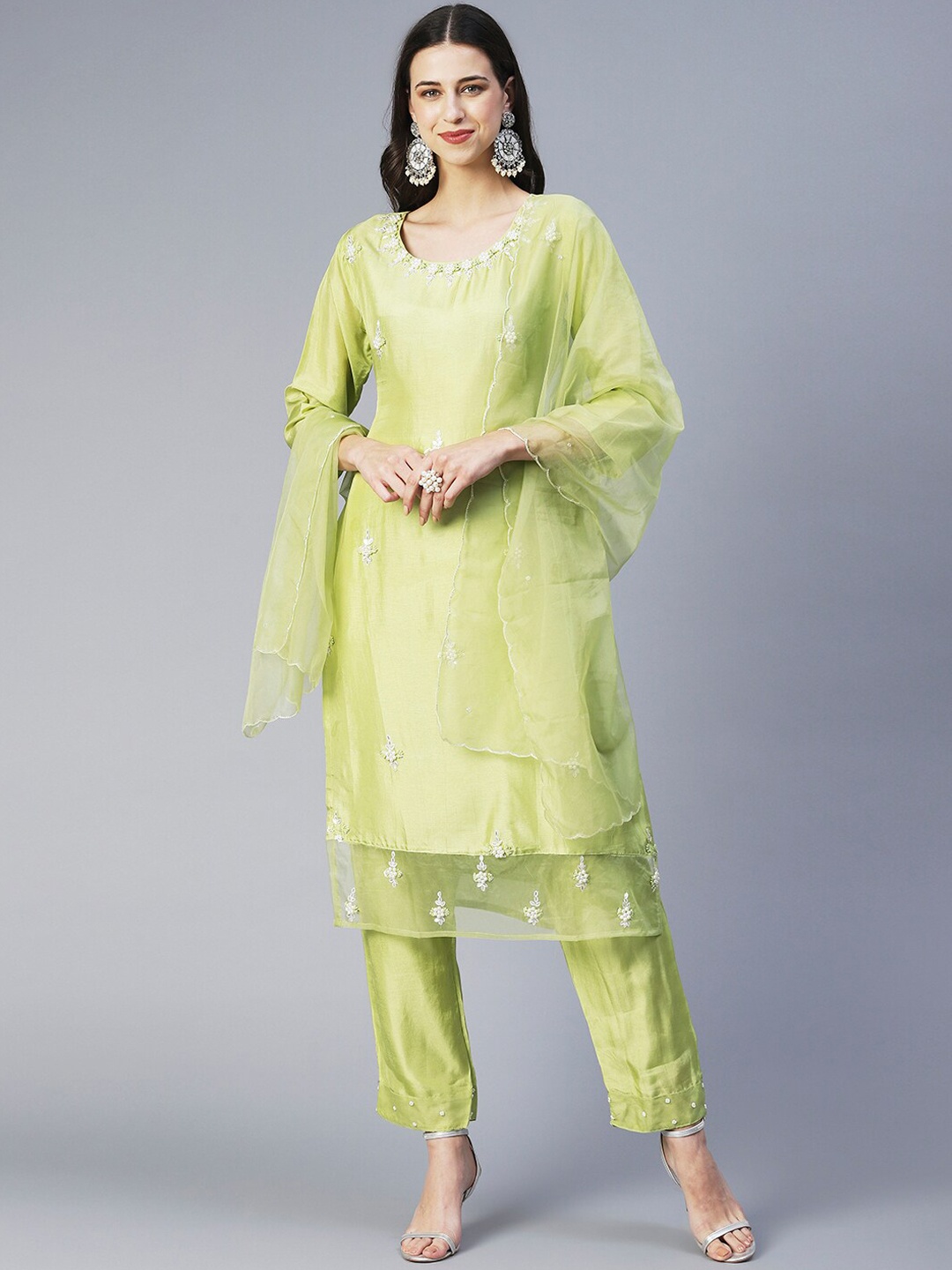 

FASHOR Women Floral Beads And Stones Embroidered Kurta With Trousers & Dupatta, Green