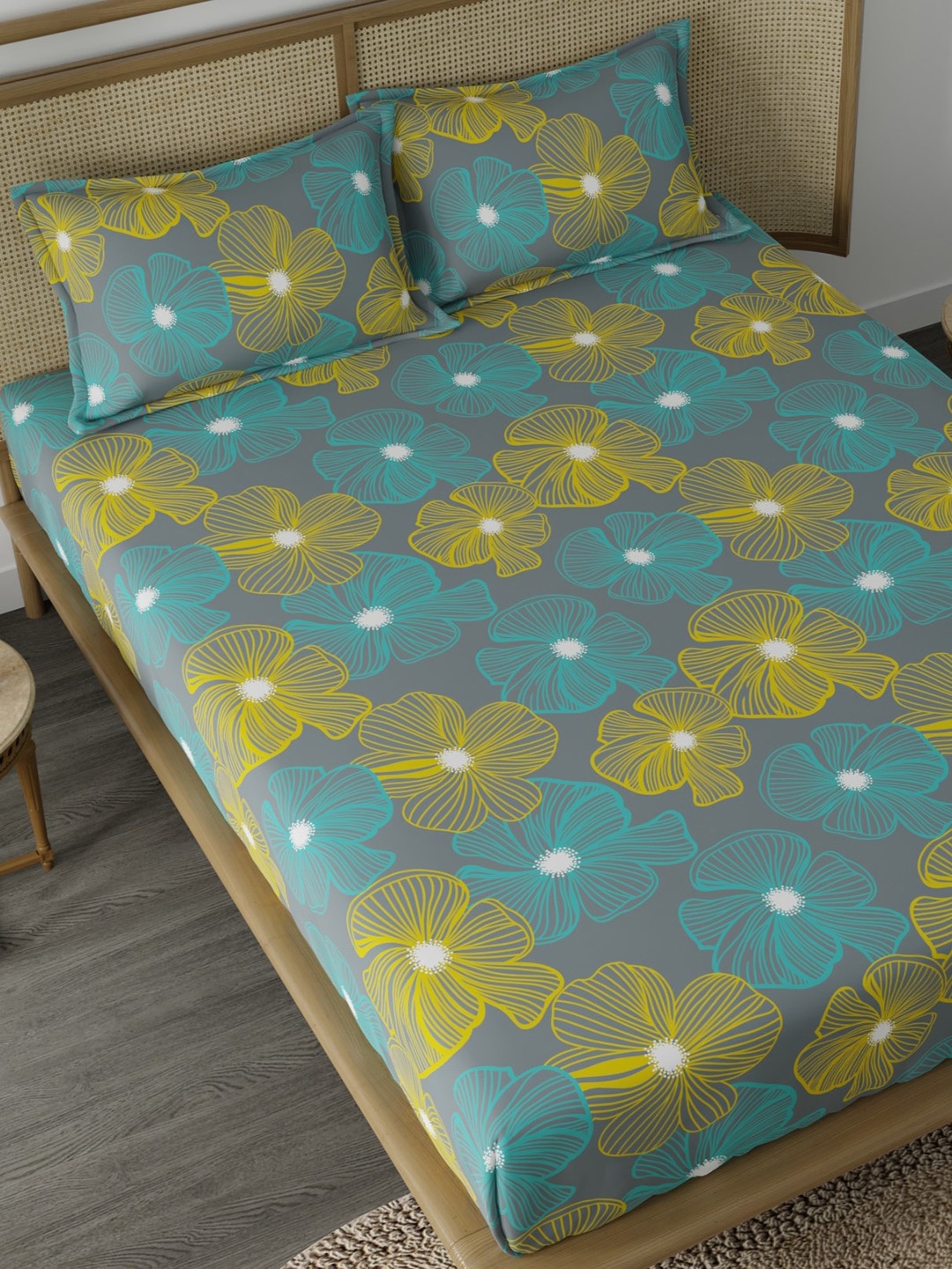 

CHHAVI INDIA Grey & Yellow Floral Printed 210 TC Queen Bedsheet with 2 Pillow Covers