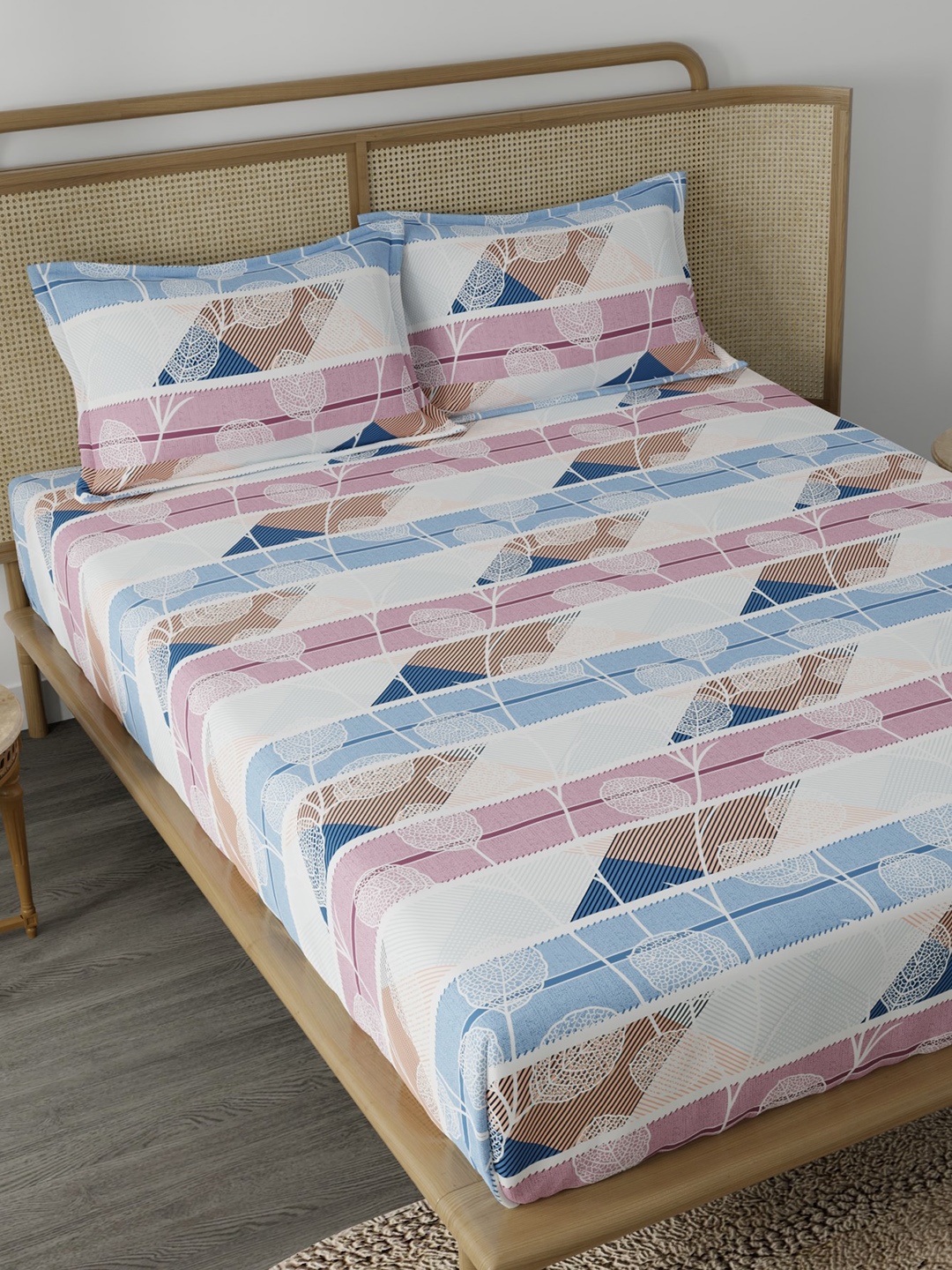

CHHAVI INDIA Pink & White Floral Printed 210 TC Fitted Queen Bedsheet with 2 Pillow Covers