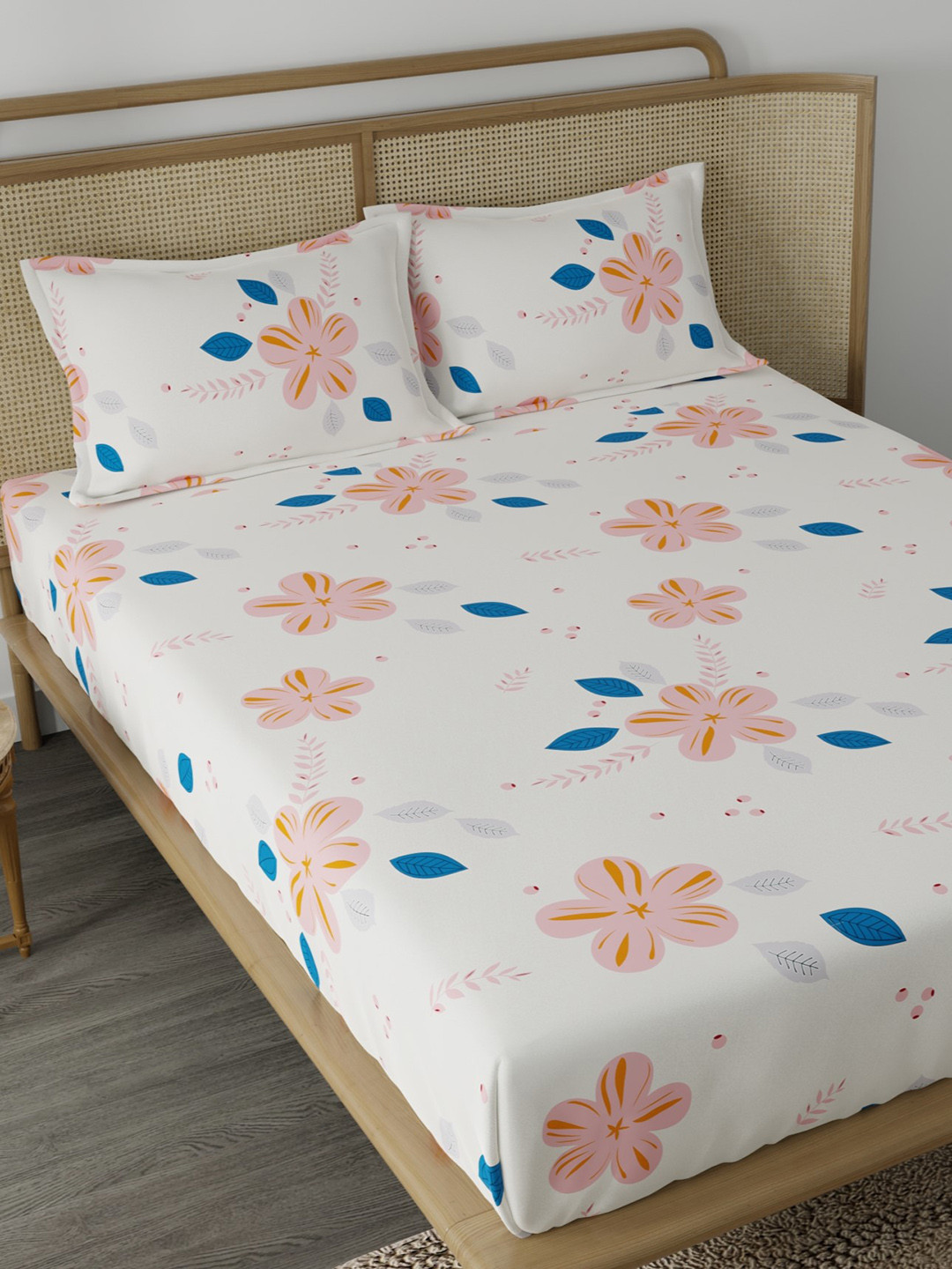 

CHHAVI INDIA Peach-Coloured Floral 210 TC Fitted Queen Bedsheet with 2 Pillow Covers