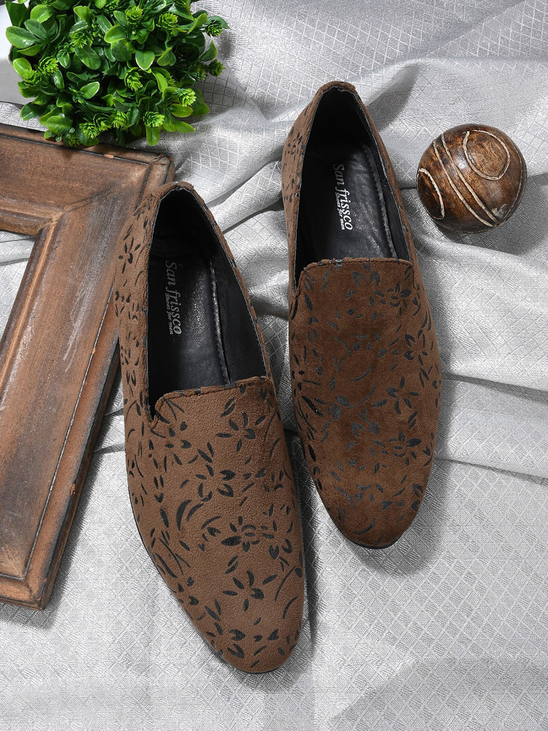 

San Frissco Men Printed Lightweight Loafers, Brown