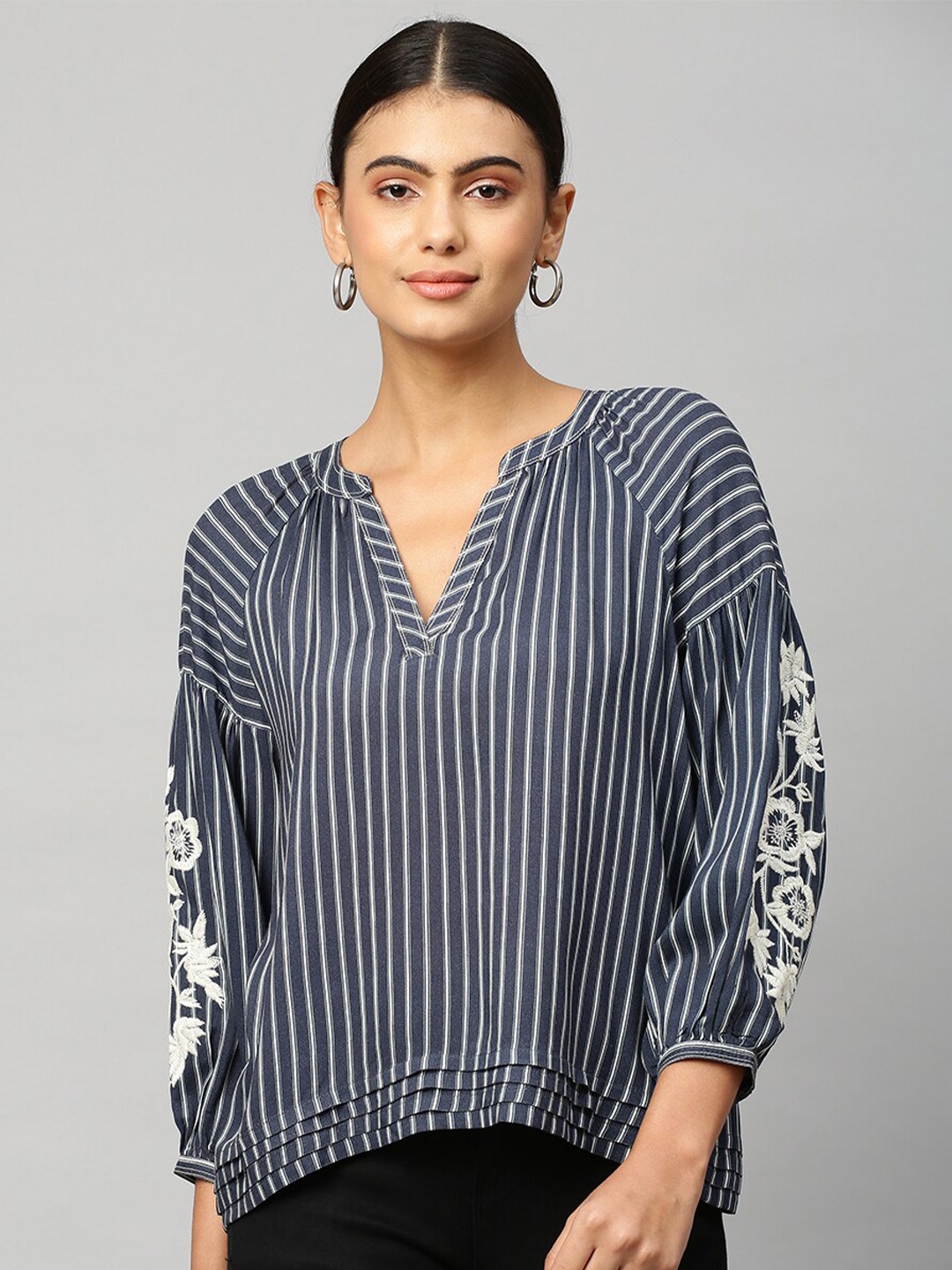 

Chemistry Women Striped Top, Navy blue