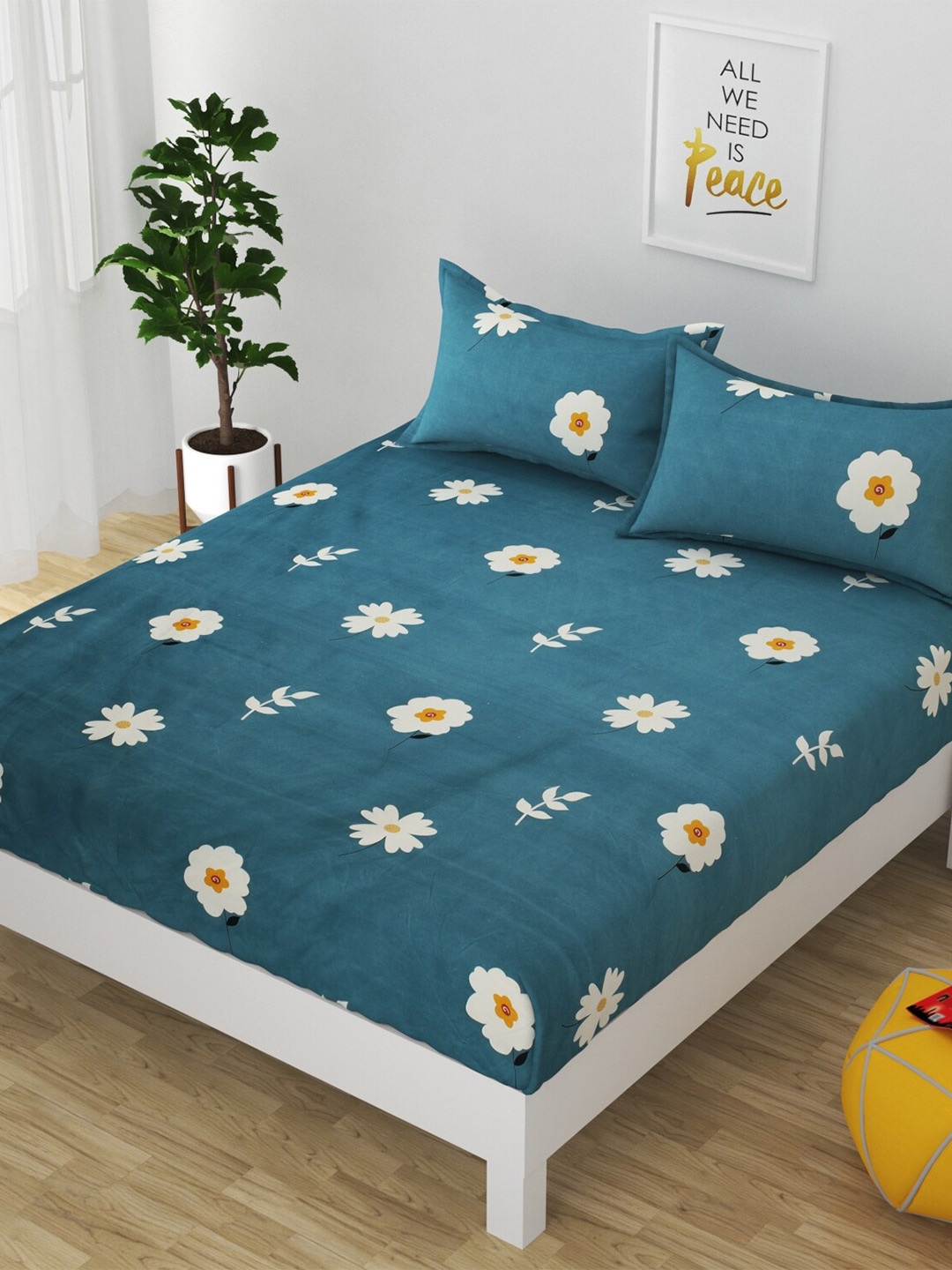 

Bajo's Blue & White Floral 250 TC Cotton King Bedsheet with 2 Pillow Covers