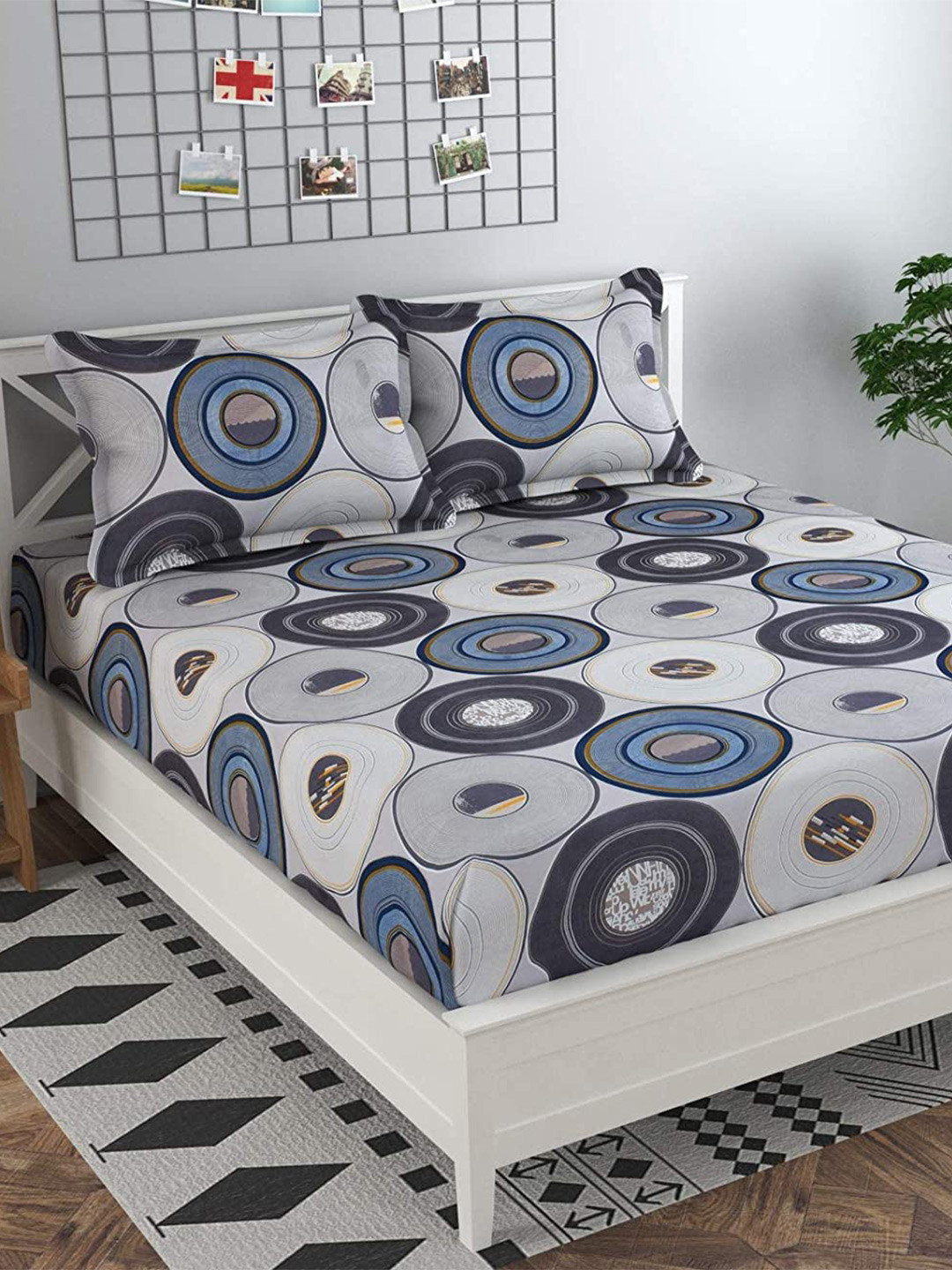 

Bajo's Blue & Black Geometric 250 TC Cotton King Bedsheet with 2 Pillow Covers