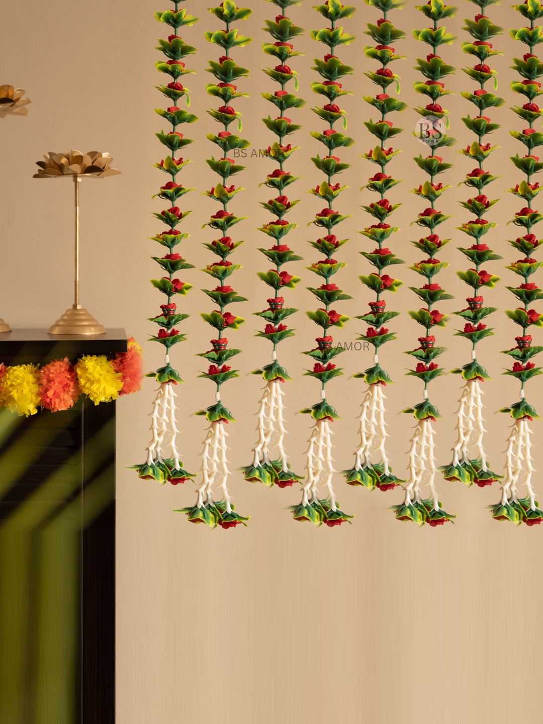 

BS AMOR Red & Green Pack Of 8 Hanging Garlands