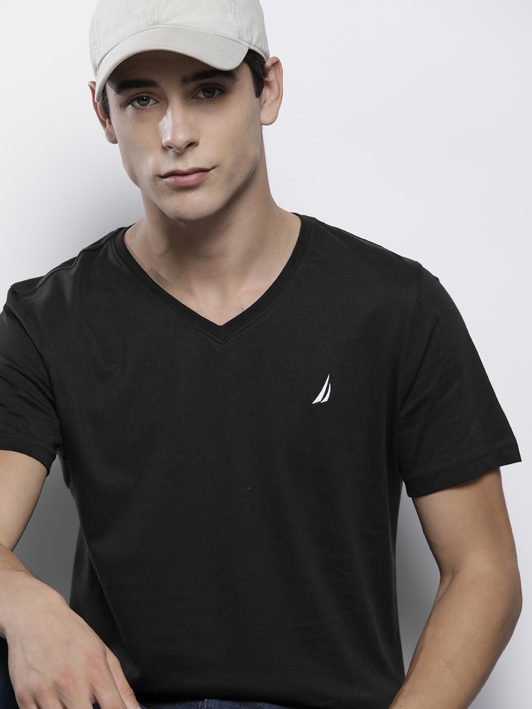 

Nautica Men Pure Cotton V-Neck T-shirt, Black