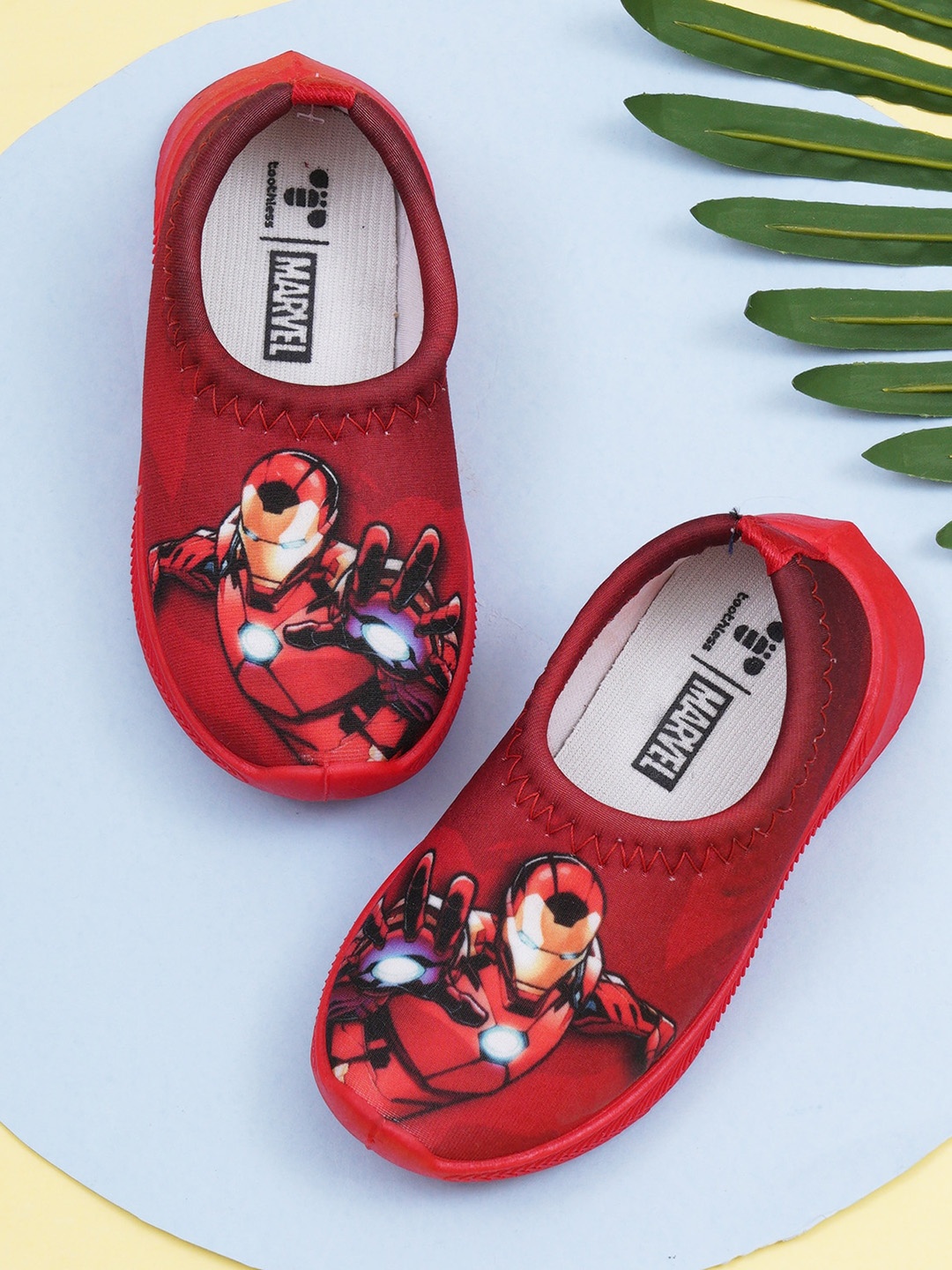 

toothless Boys Avengers Printed Slip-On Sneakers, Red