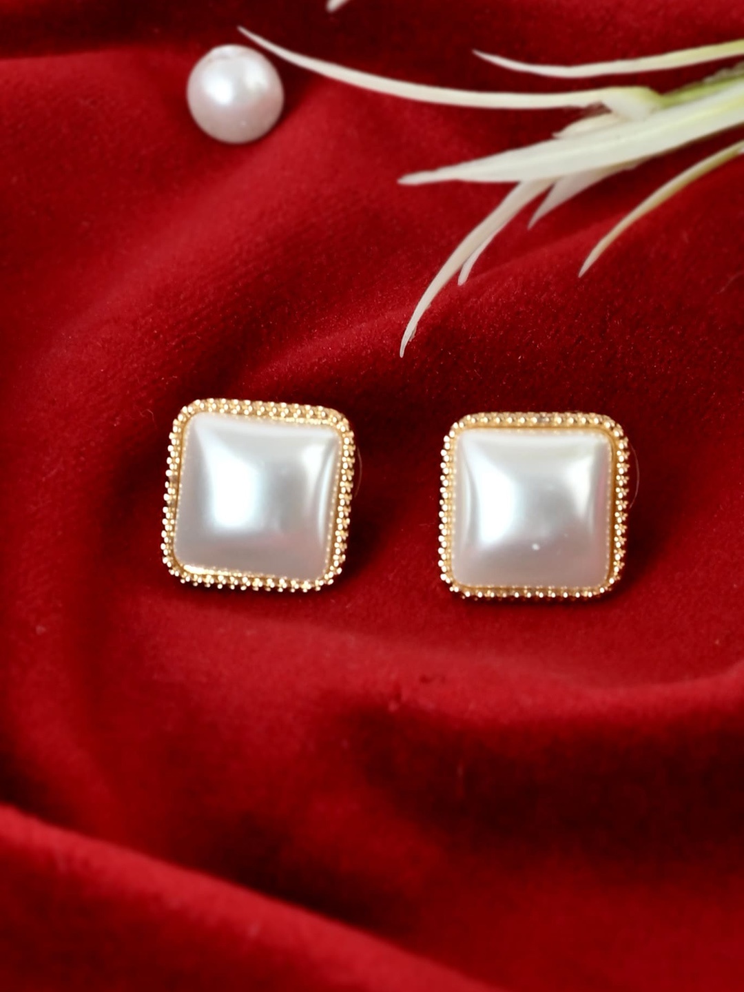 

AQUASTREET Gold-Plated Square Studs Earrings, White