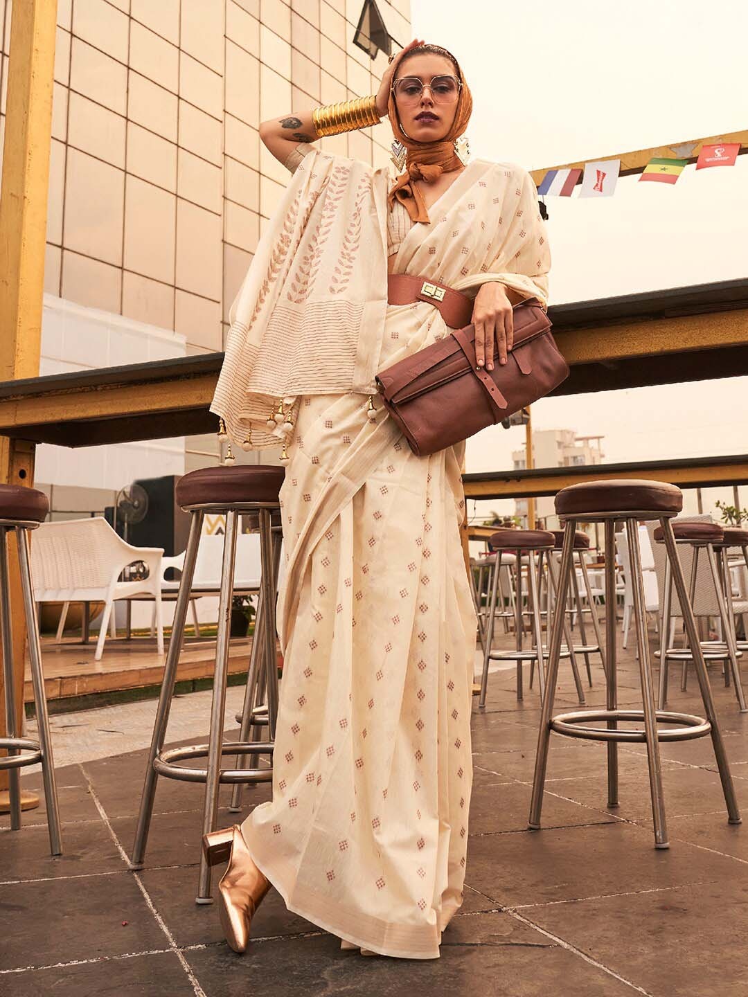 

Saree mall Zari Silk Blend Banarasi Saree, Cream