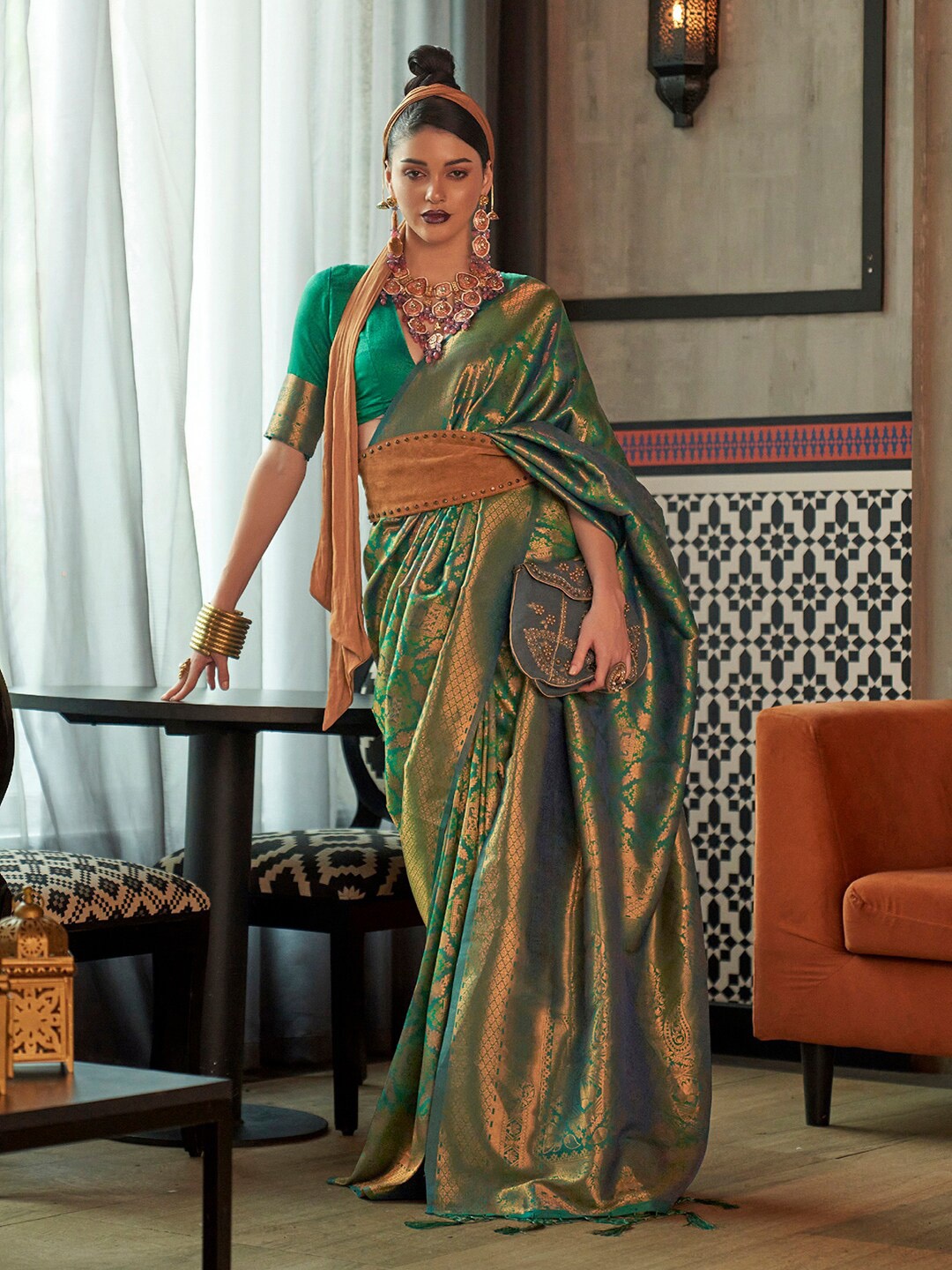 

Saree mall Woven Design Zari Silk Blend Kanjeevaram Saree, Green