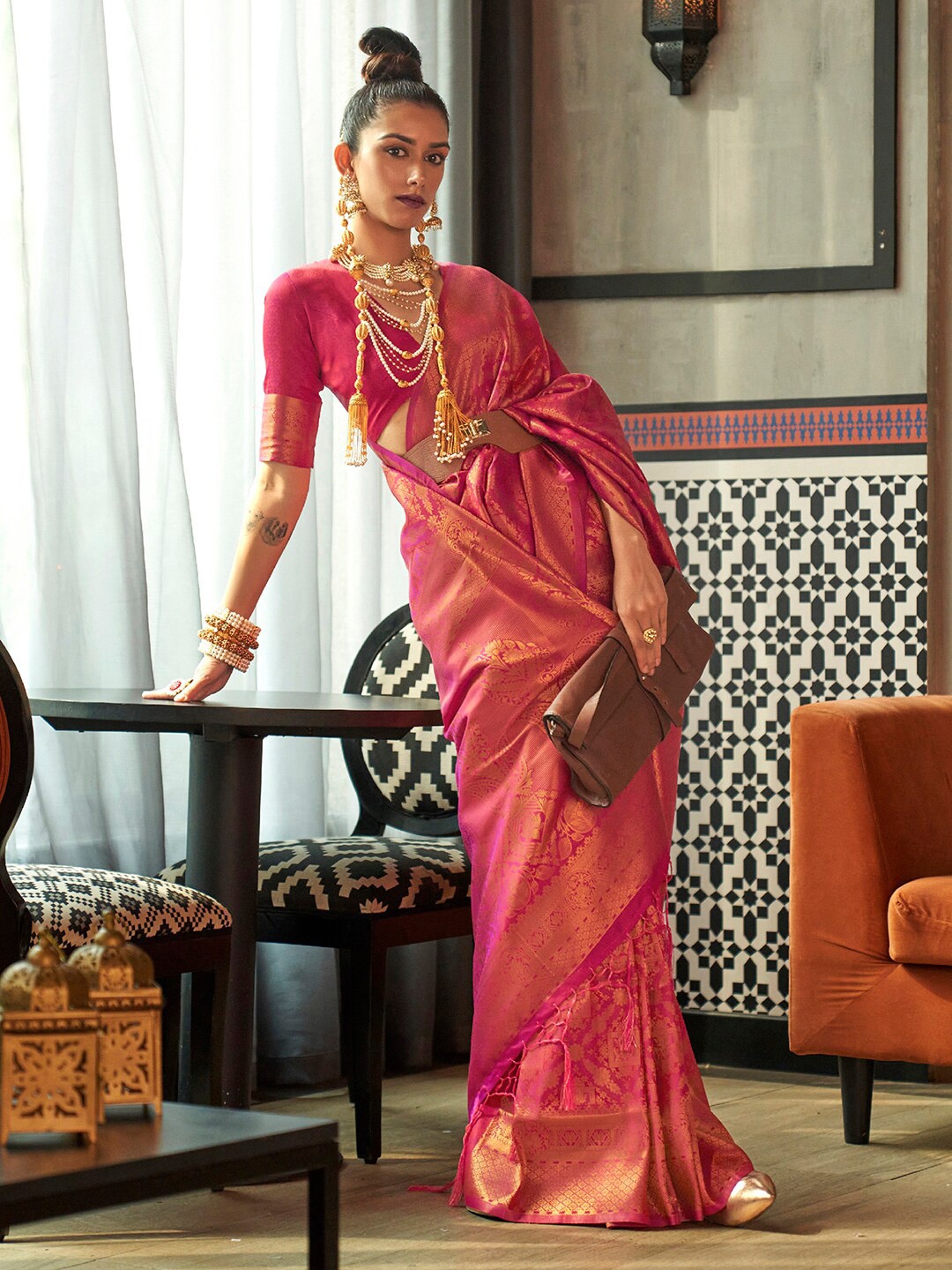 

Saree mall Woven Design Zari Silk Blend Kanjeevaram Saree, Pink
