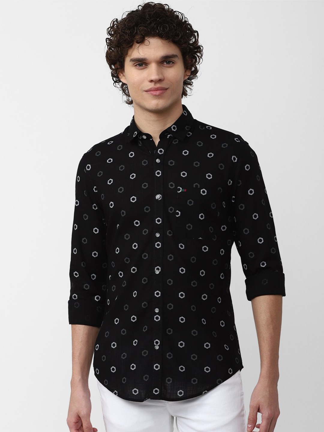 

Peter England Casuals Men Slim Fit Printed Pure Cotton Casual Shirt, Black