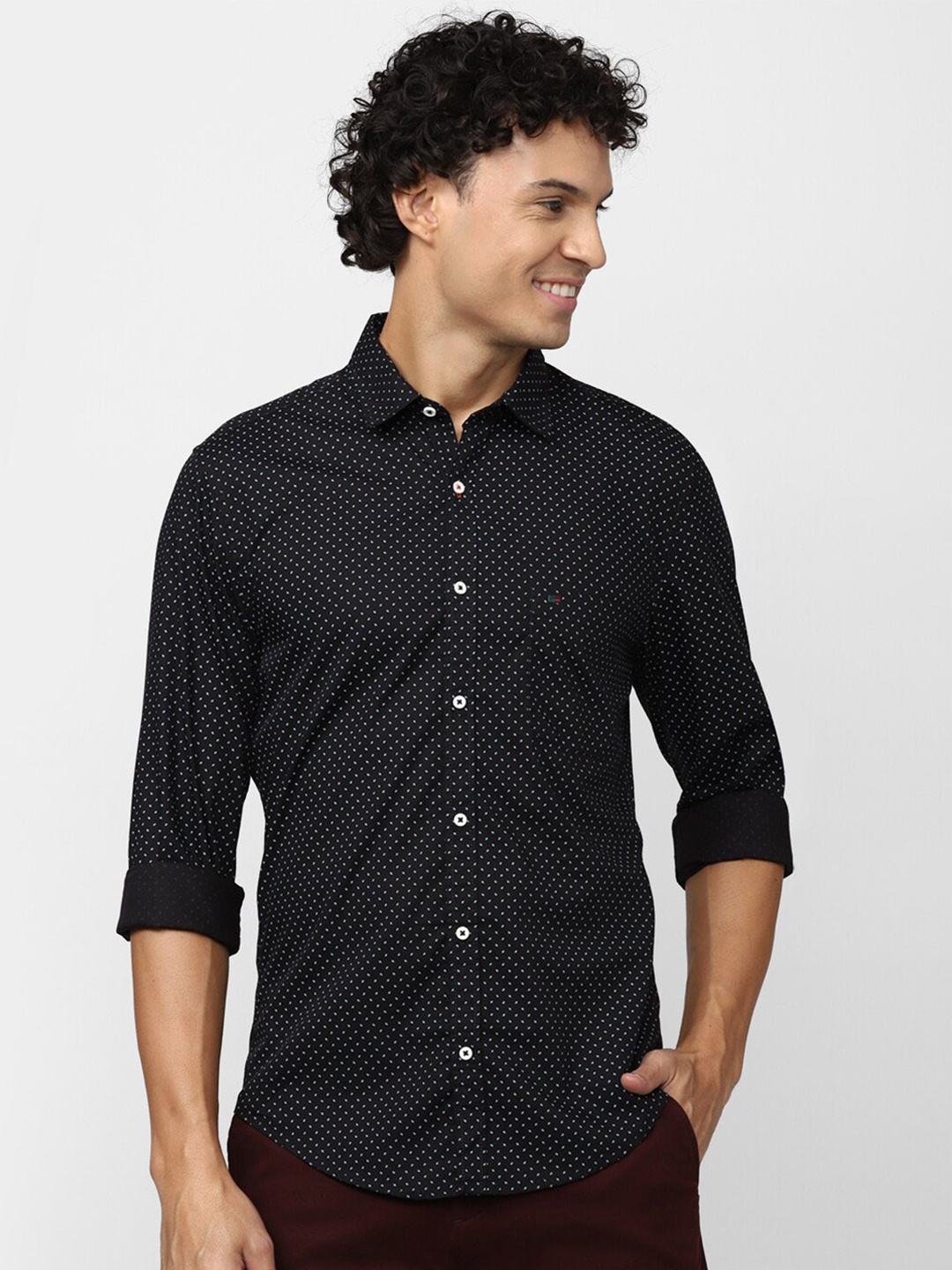 

Peter England Casuals Men Slim Fit Printed Cotton Casual Shirt, Black