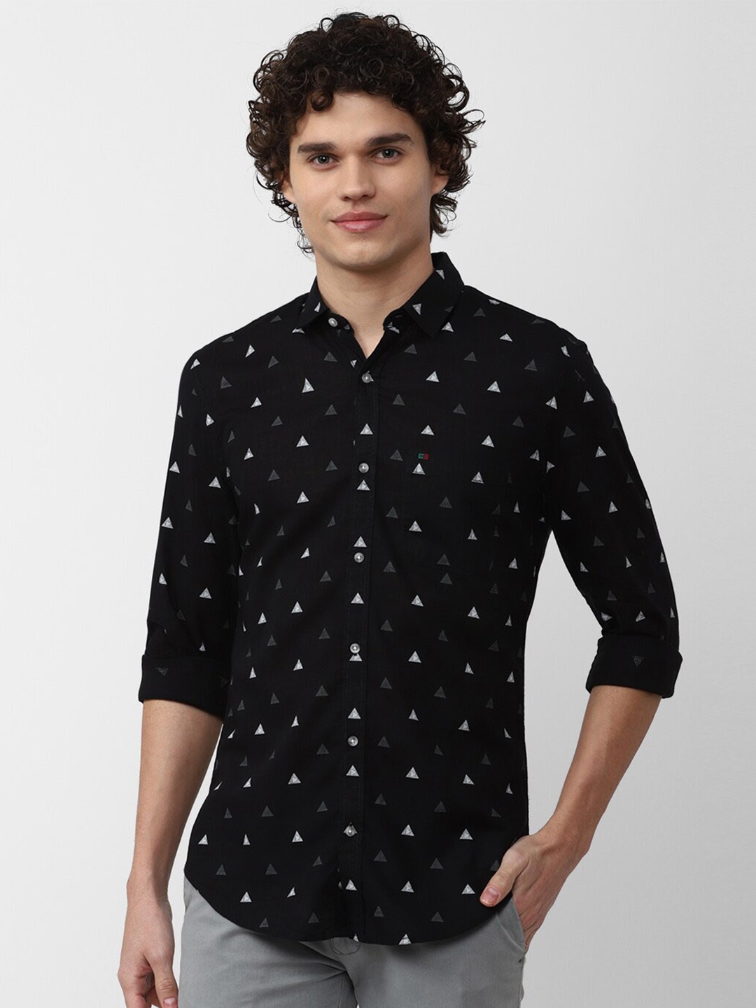 

Peter England Casuals Men Slim Fit Printed Cotton Casual Shirt, Black