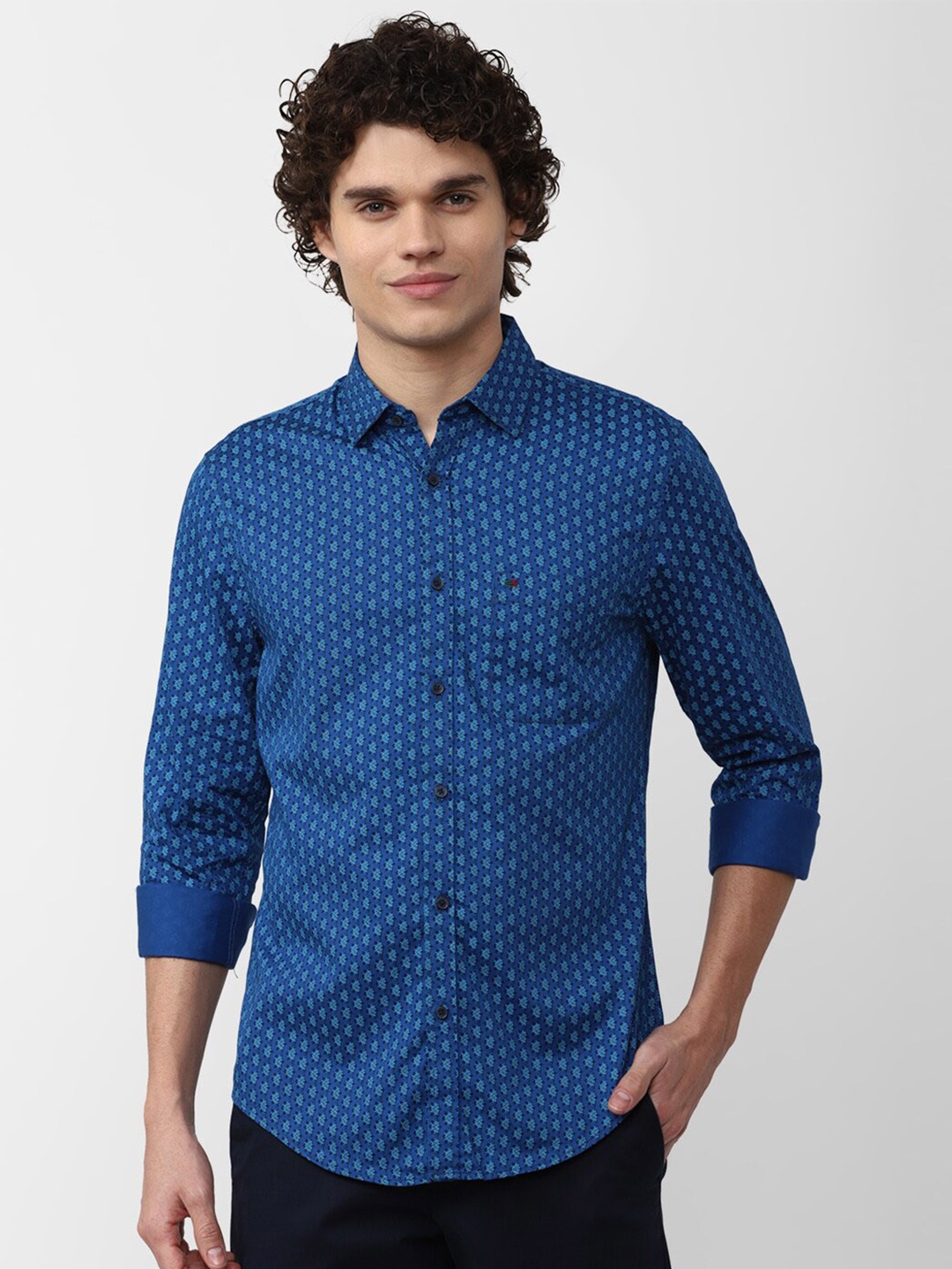 

Peter England Casuals Men Slim Fit Printed Cotton Casual Shirt, Blue