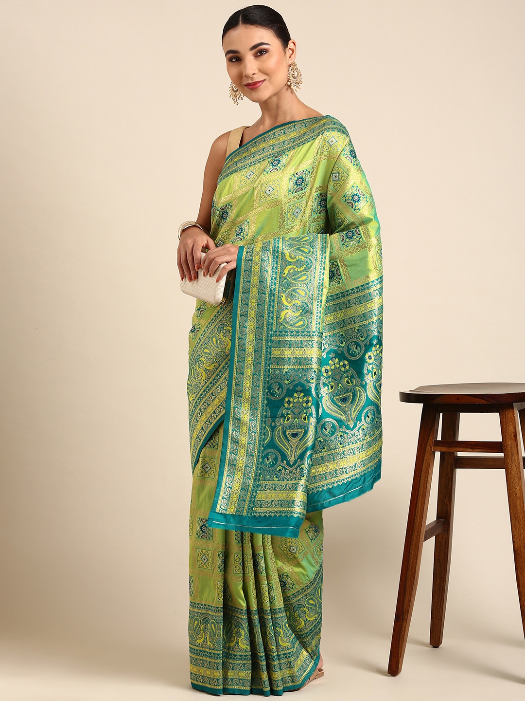 

Mitera Green & Gold-Toned Ethnic Motifs Zari Silk Blend Banarasi Patola Saree