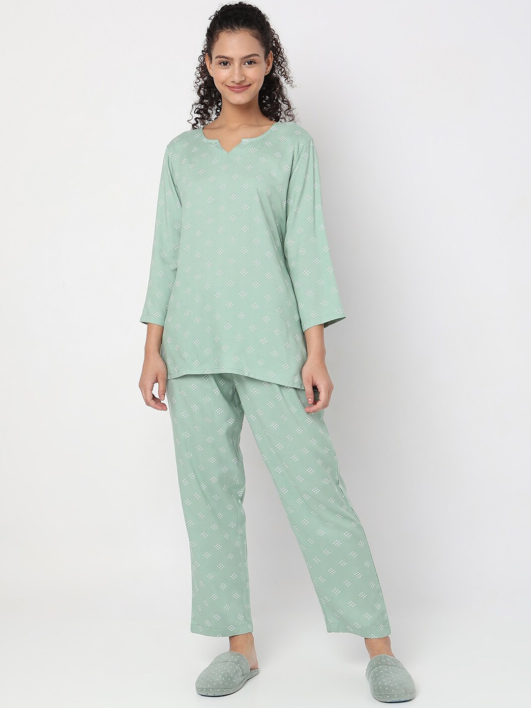 

Smarty Pants Women Printed Pure Cotton Night suit, Green