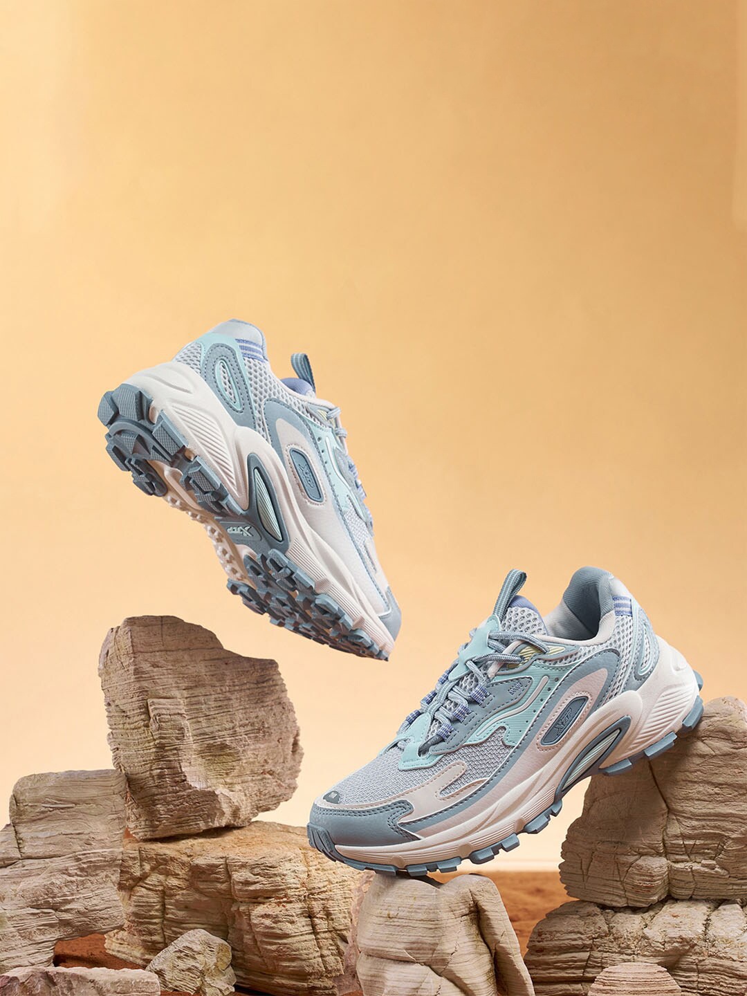 

Xtep Women I-EVA Running Non-Marking Shoes, Blue