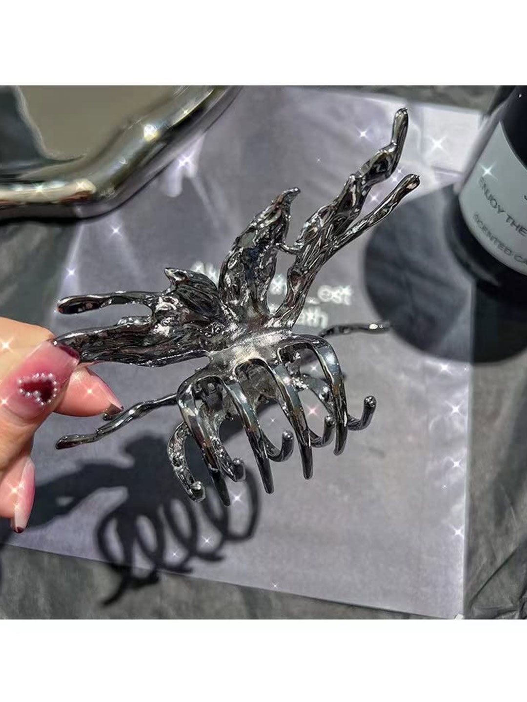 

VAGHBHATT Women Silver-Toned Claw Clip