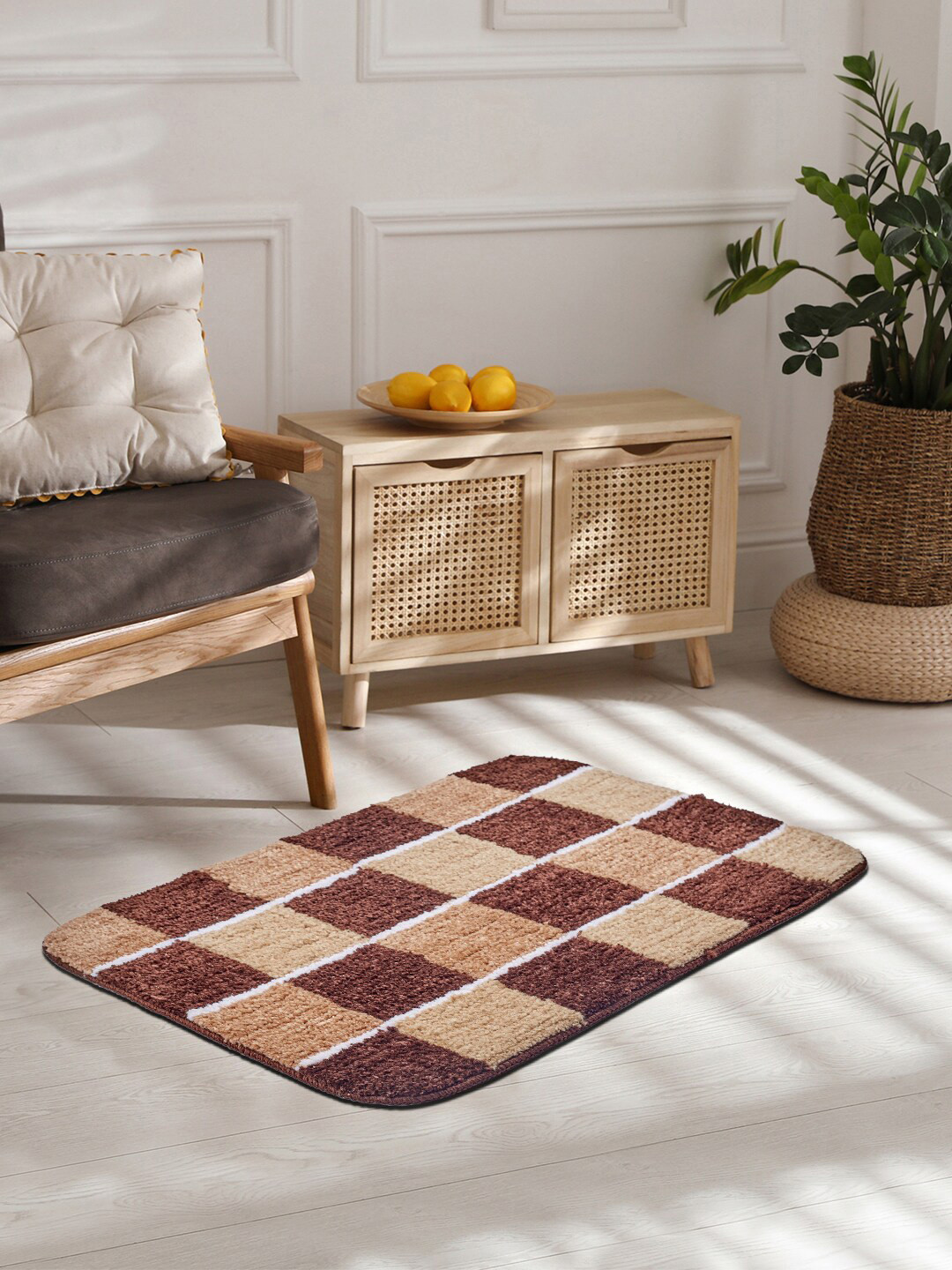 

HomeTown Emilia Brown & White Set Of 2 Striped 1400 GSM Anti-Skid Bath Rugs