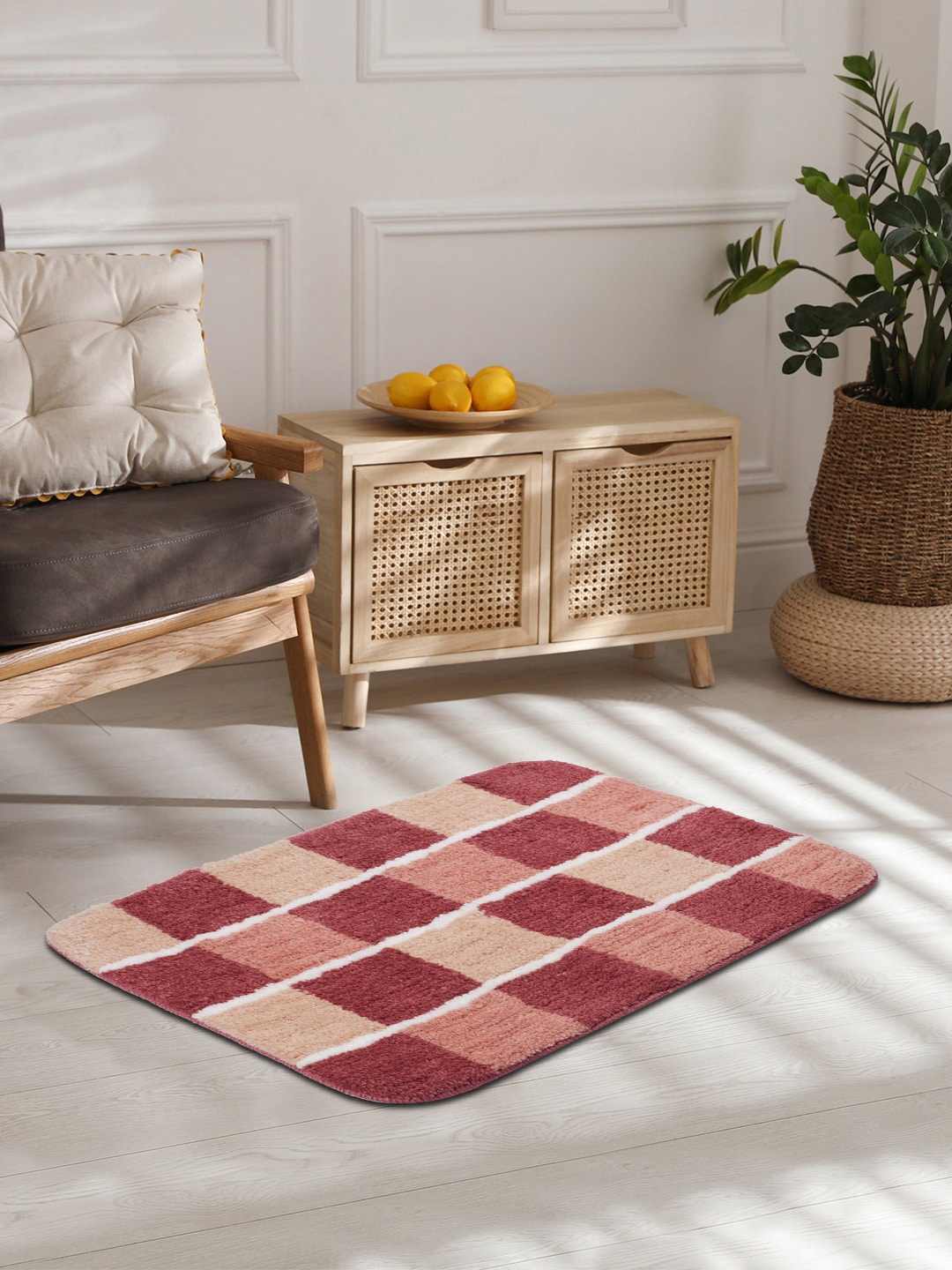 

HomeTown Emilia Set of 2 Pink & Beige 1400 GSM Anti-Skid Microfiber Bath Rugs