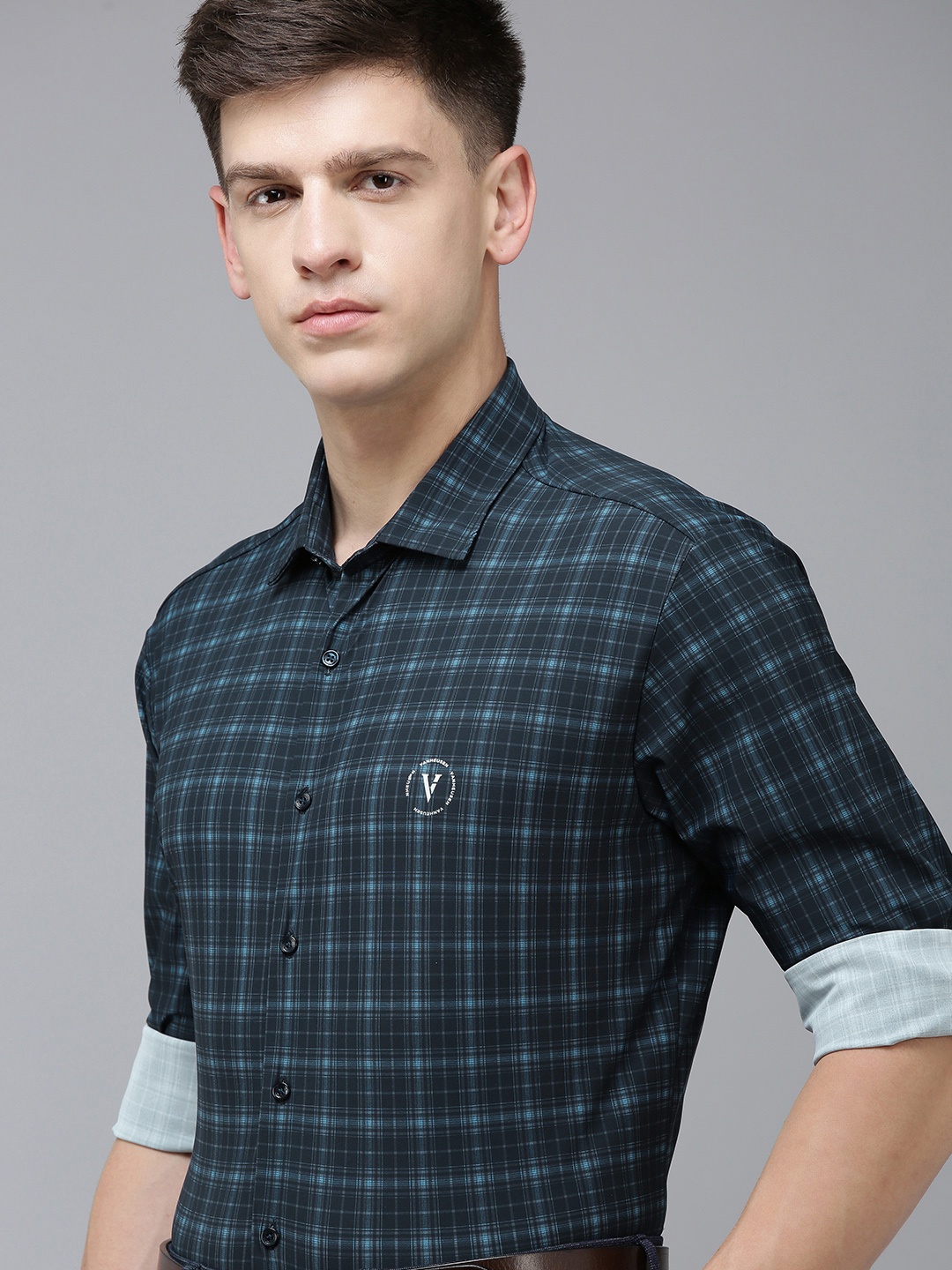

Van Heusen Men Slim Fit Tartan Checks Opaque Knitted Formal Shirt, Navy blue