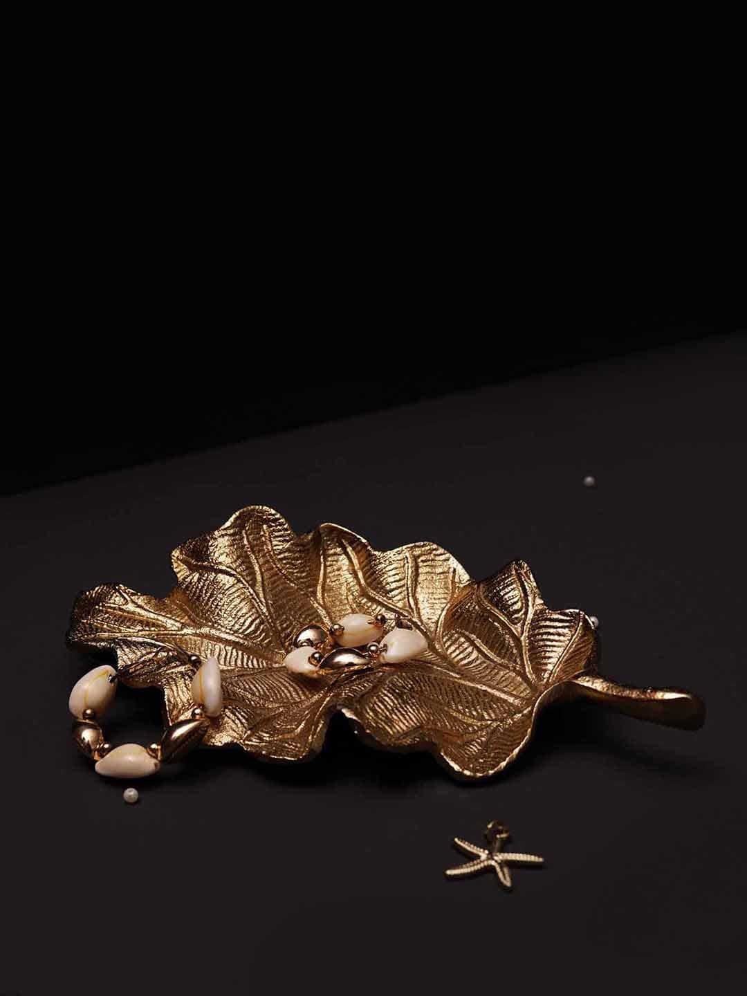 

CASA DECOR Gold-Toned Festive Zing Metal Tray