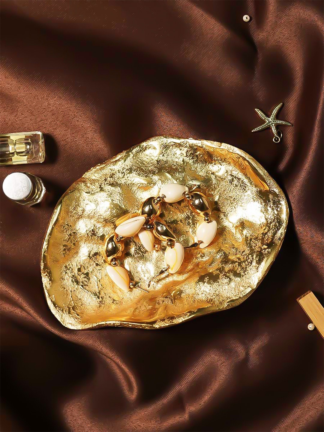 

CASA DECOR Gold-Toned Textured Decorative Trinket