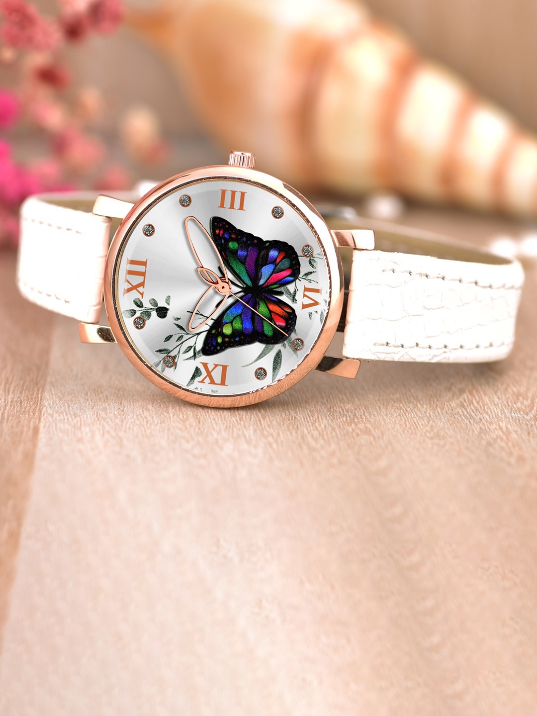 

Wuxi Women Leather Bracelet Style Straps Analogue Watch M-872, White