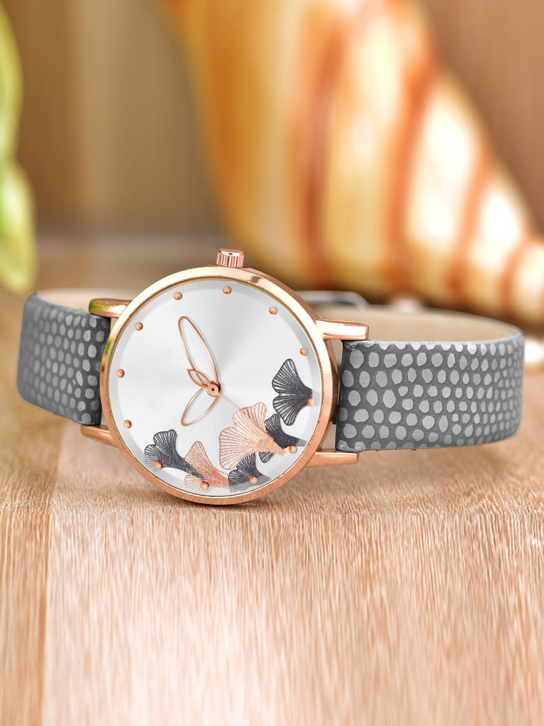 

Wuxi Women Leather Bracelet Style Straps Analogue Watch M-871, Grey