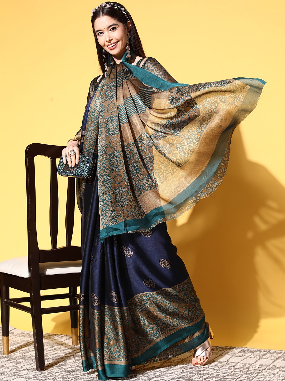 

Mitera Ethnic Motifs Printed Saree, Blue
