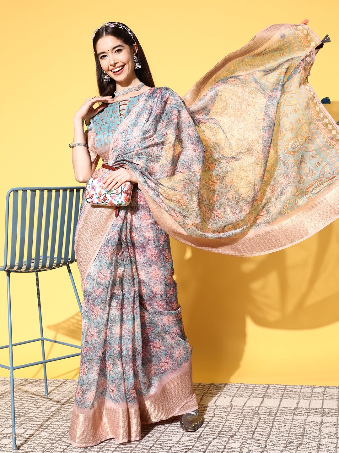 

Mitera Abstract Printed Saree, Multi