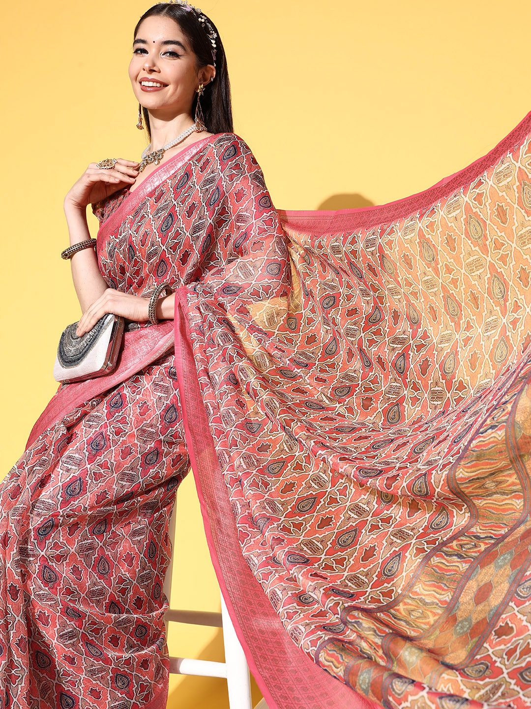 

Mitera Ethnic Motifs Printed Saree, Pink