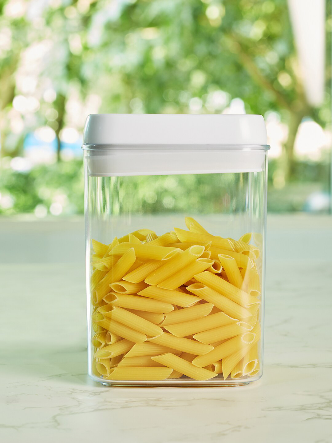 

HomeTown Robusto Transparent & White BPA-Free Food Container 1.7 L