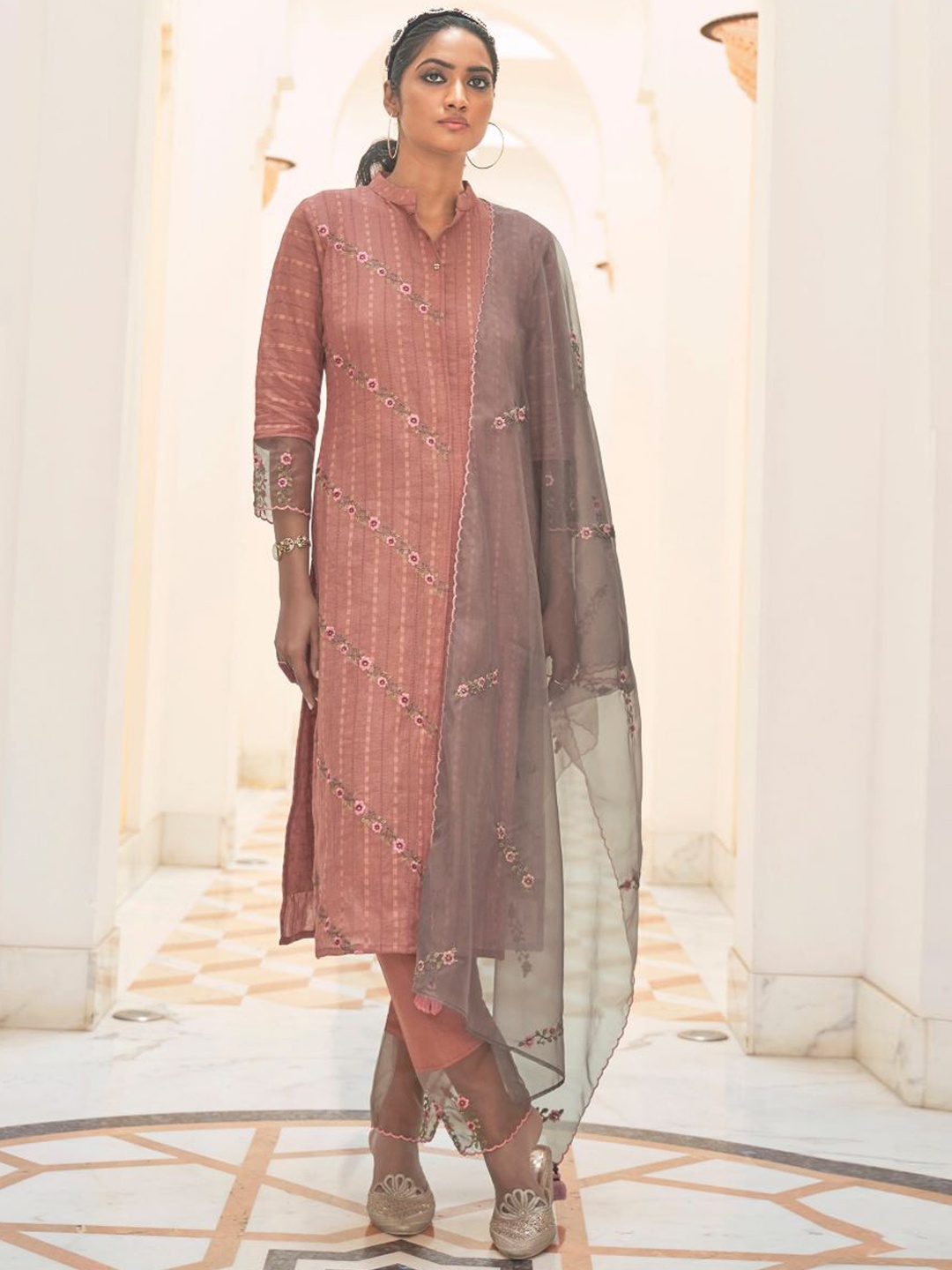 

AUTUMN LANE Women Floral Embroidered Thread Work Pure Cotton Kurta with Trousers & Dupatta, Brown