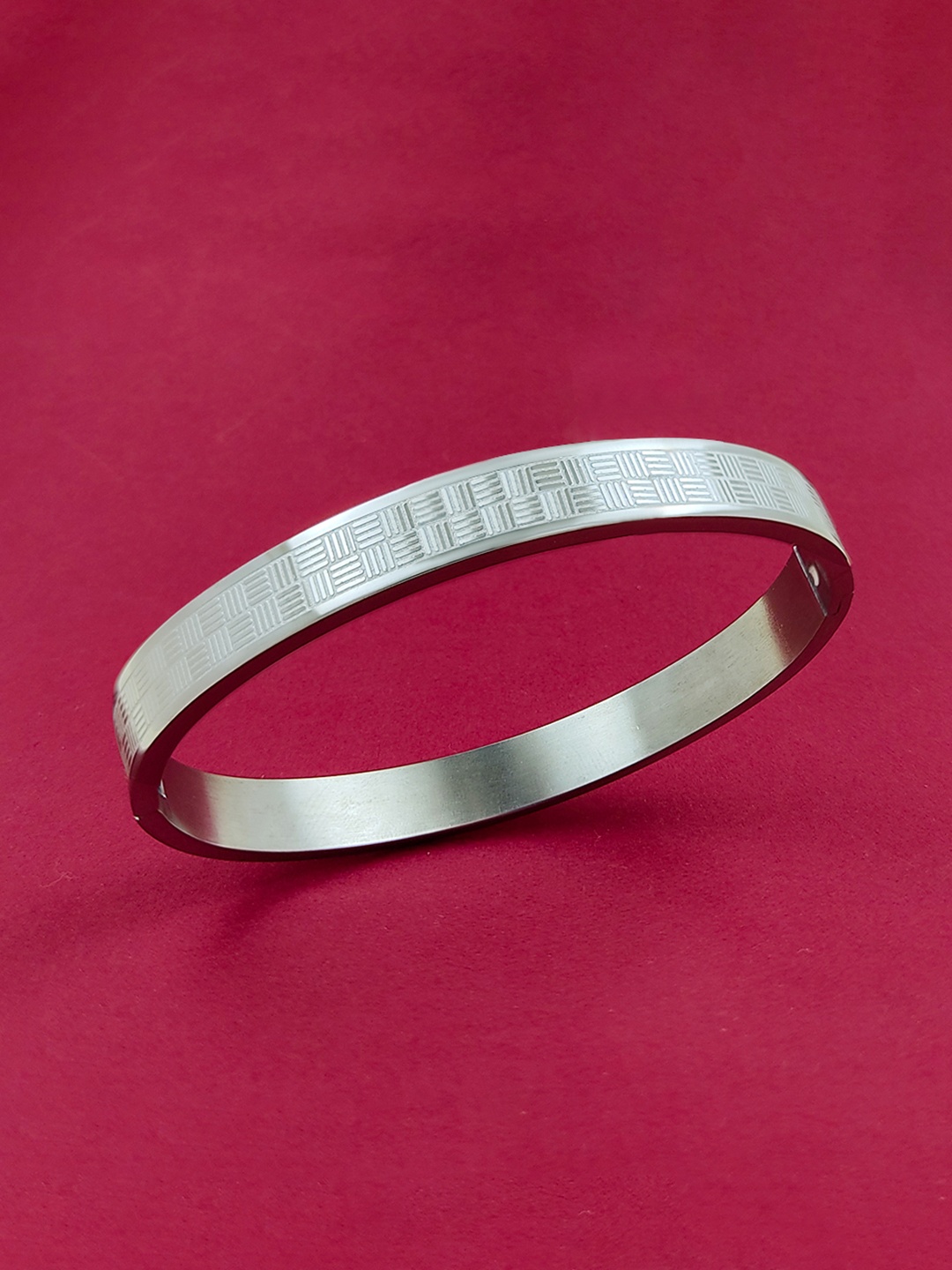 

Saizen Unisex Silver-Plated Kada Bracelet