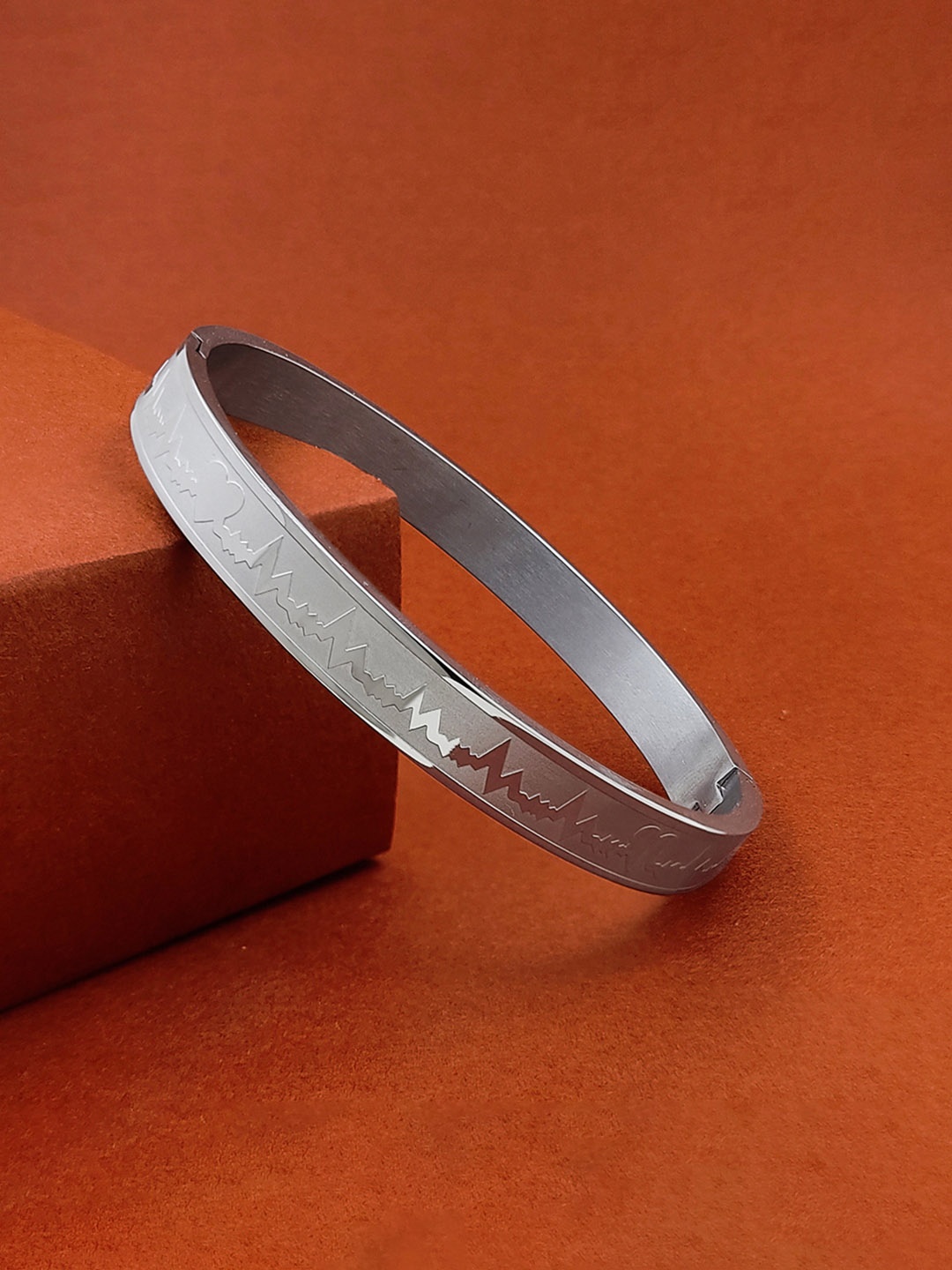 

Saizen Unisex Silver-Plated Kada Bracelet