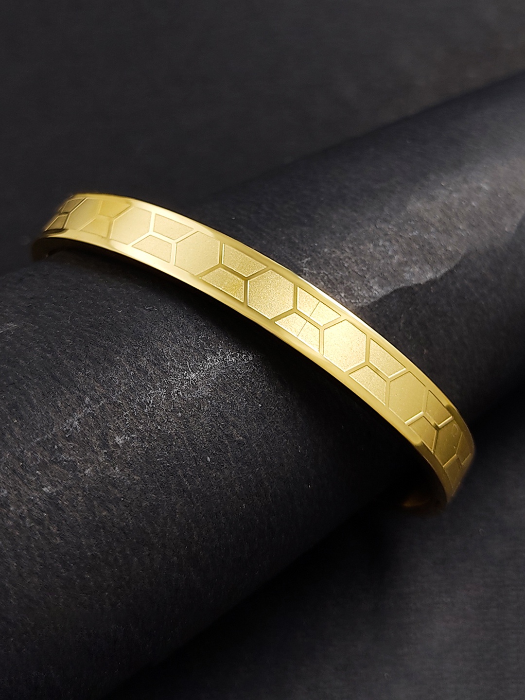 

Saizen Unisex Gold-Plated Kada Bracelet