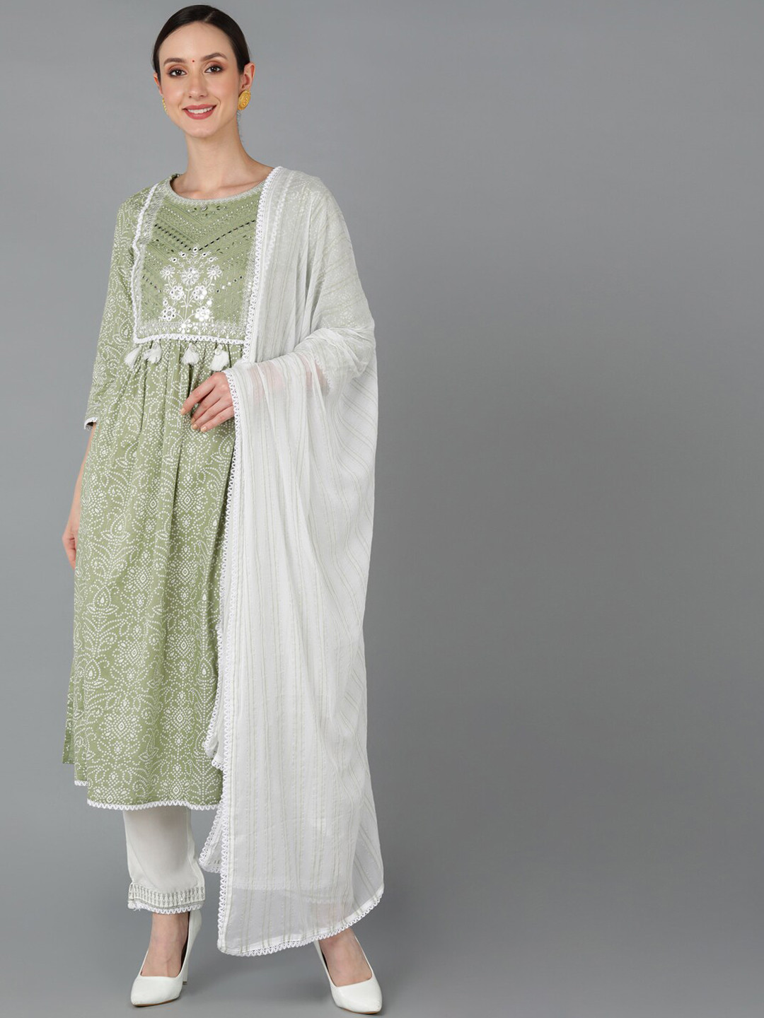 

AHIKA Women Bandhani Printed Thread Work Pure Cotton Kurta with Trousers & Dupatta, Green