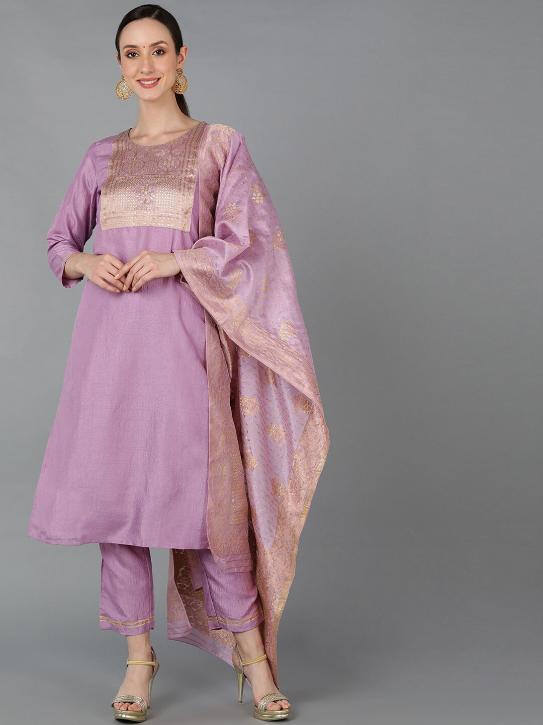 

AHIKA Women Ethnic Motifs Yoke Design Kurta with Trousers & Dupatta, Lavender