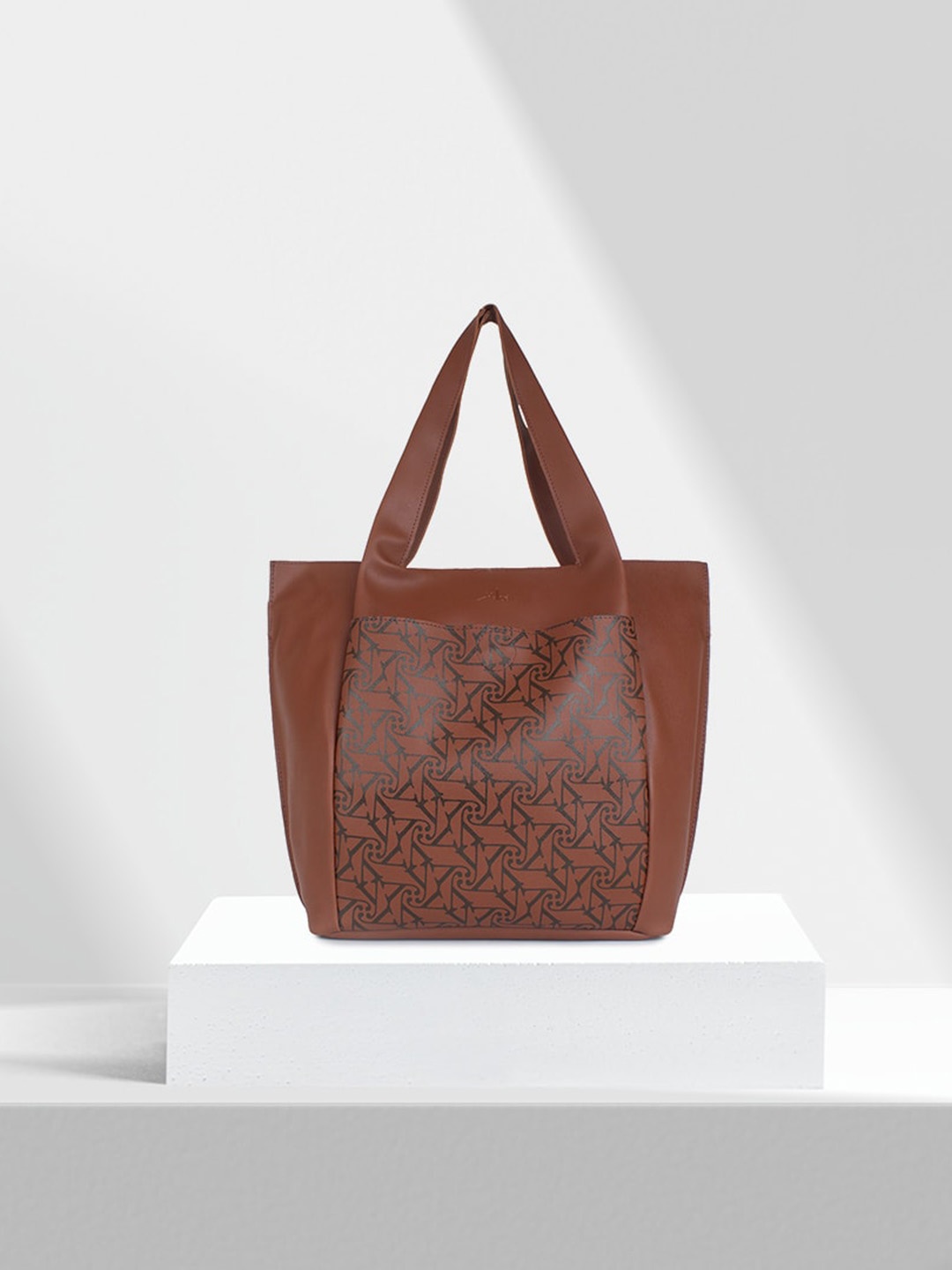 

yelloe Women Tan Printed shoulder Laptop Bag