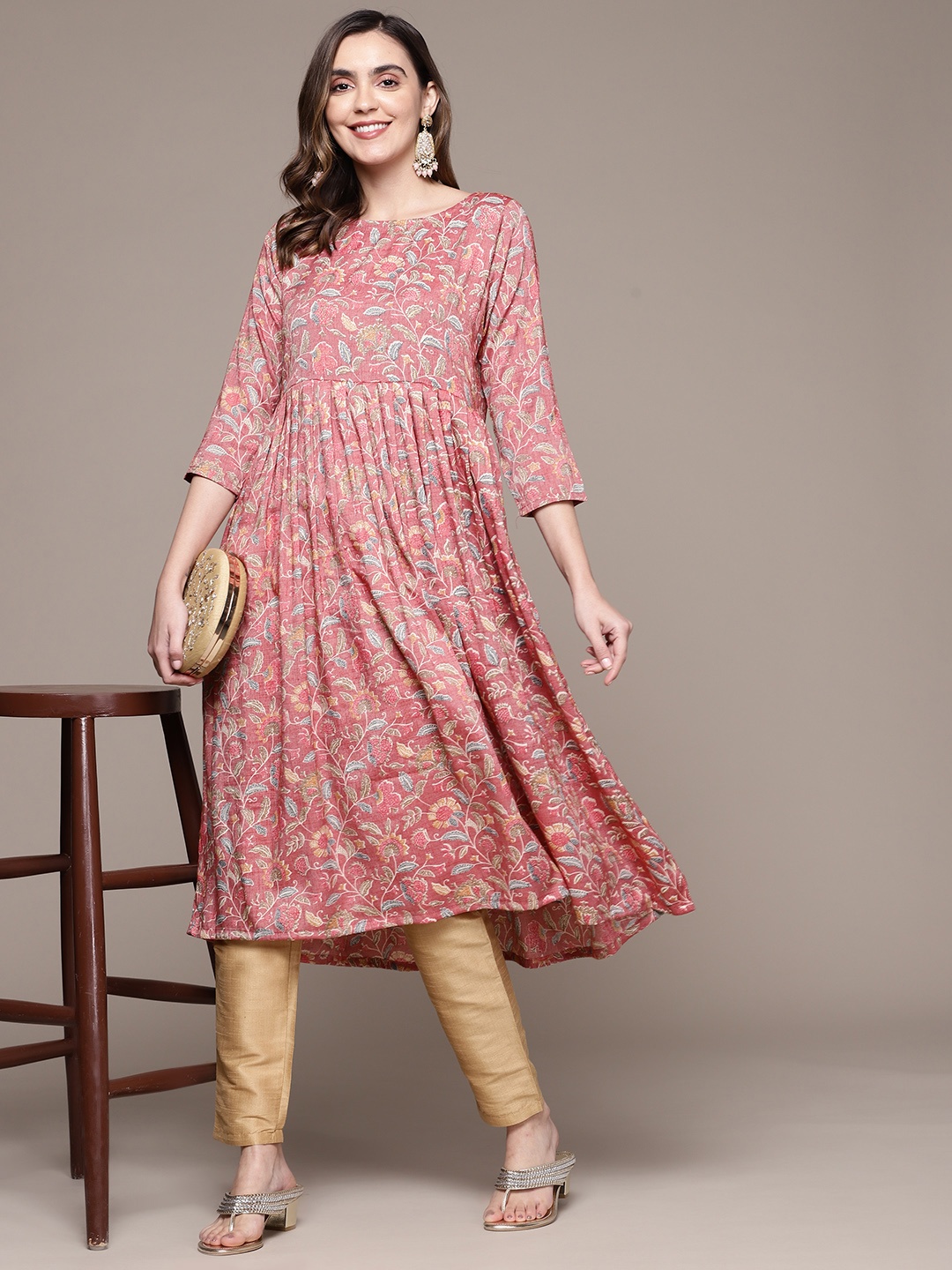 

Anubhutee Women Floral Printed Kurta, Red