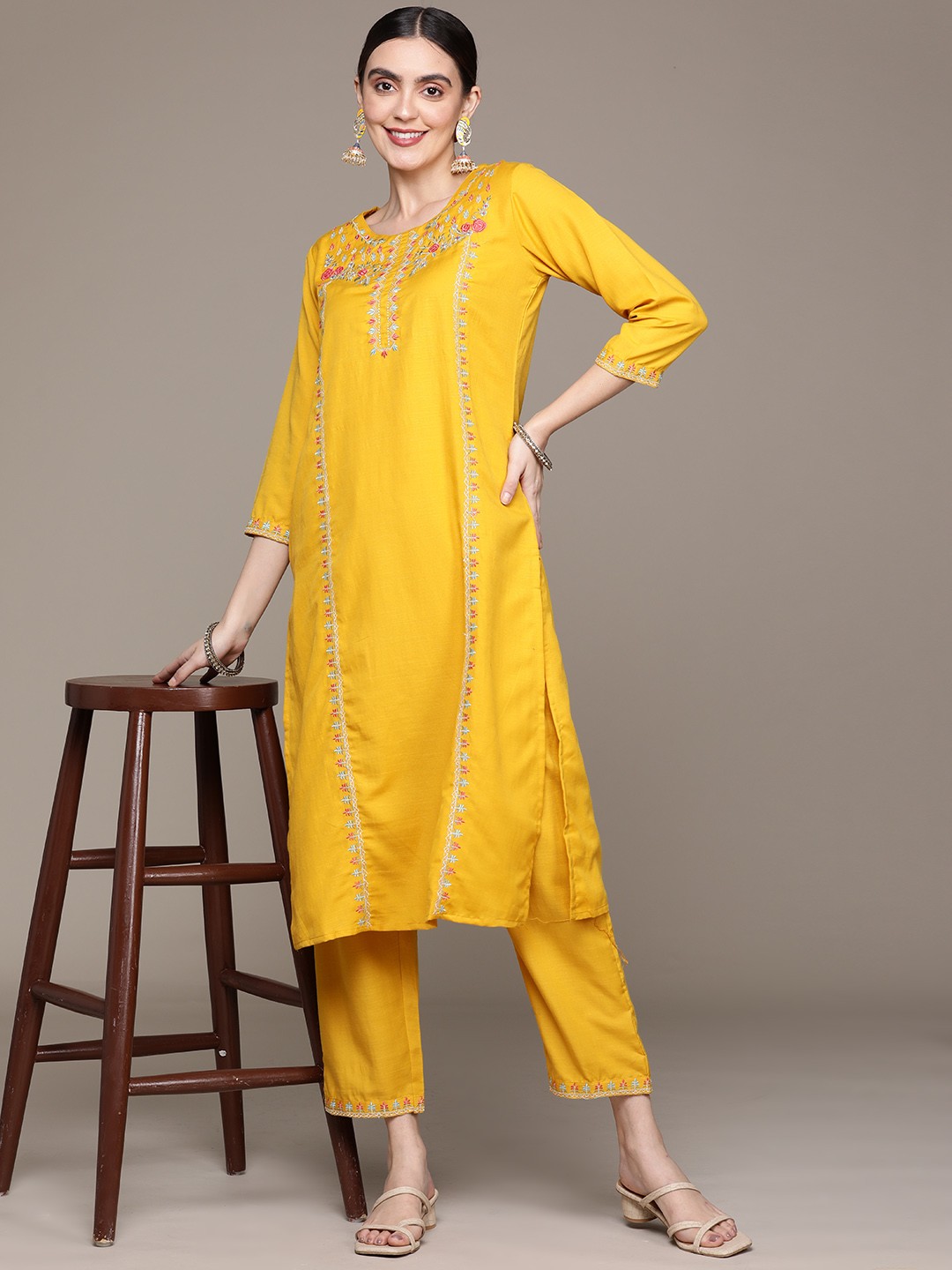 

Anubhutee Women Floral Embroidered Kurta Trousers, Yellow