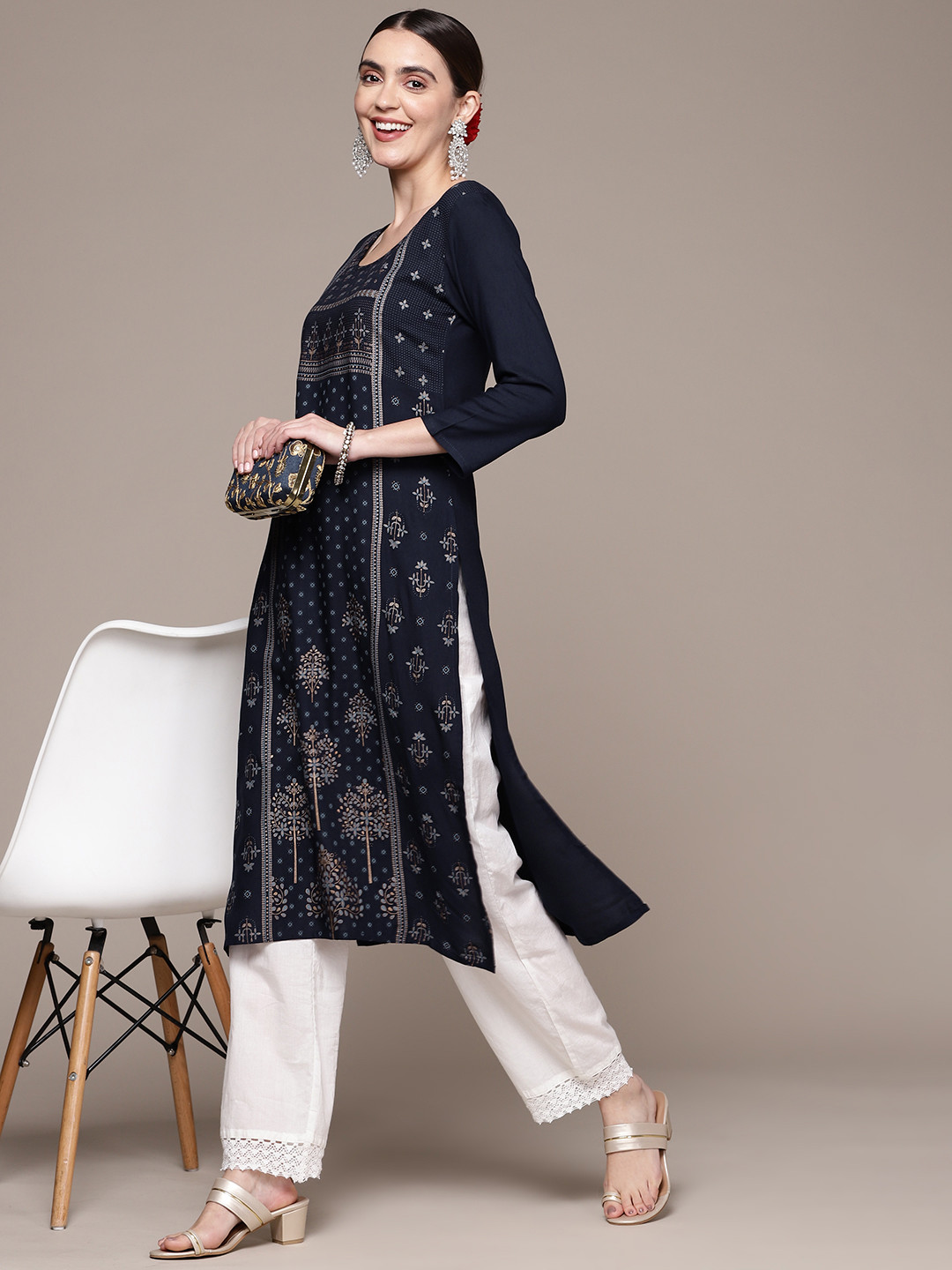 

Anubhutee Women Ethnic Motifs Printed Floral Kurta, Navy blue